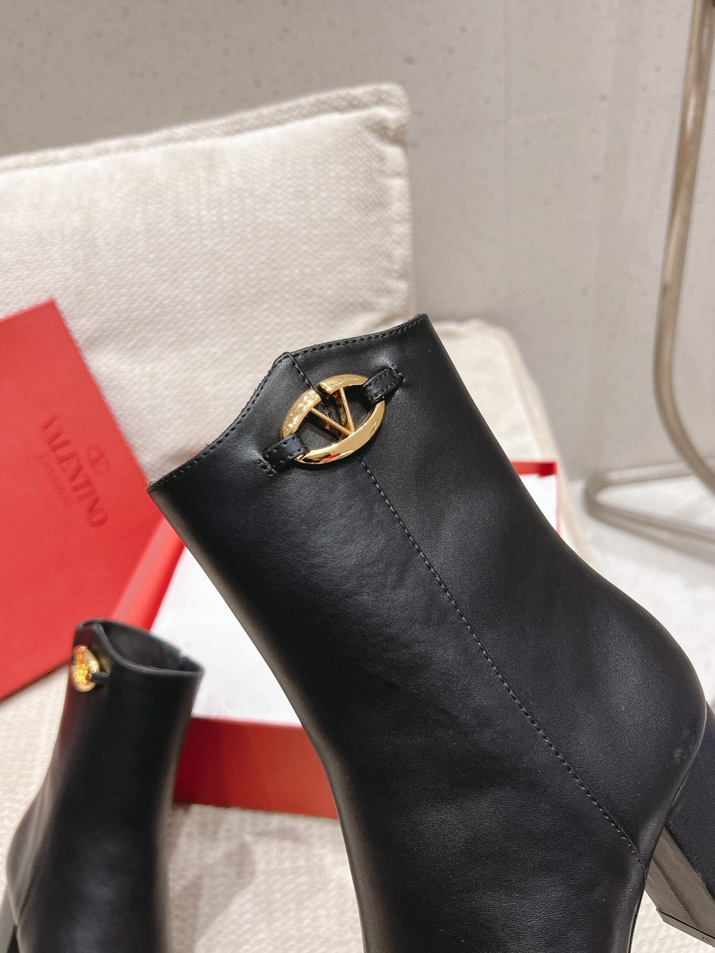 VLOGO THE BOLD EDITION ANKLE BOOT IN BLACK CALFSKIN 70MM - 35