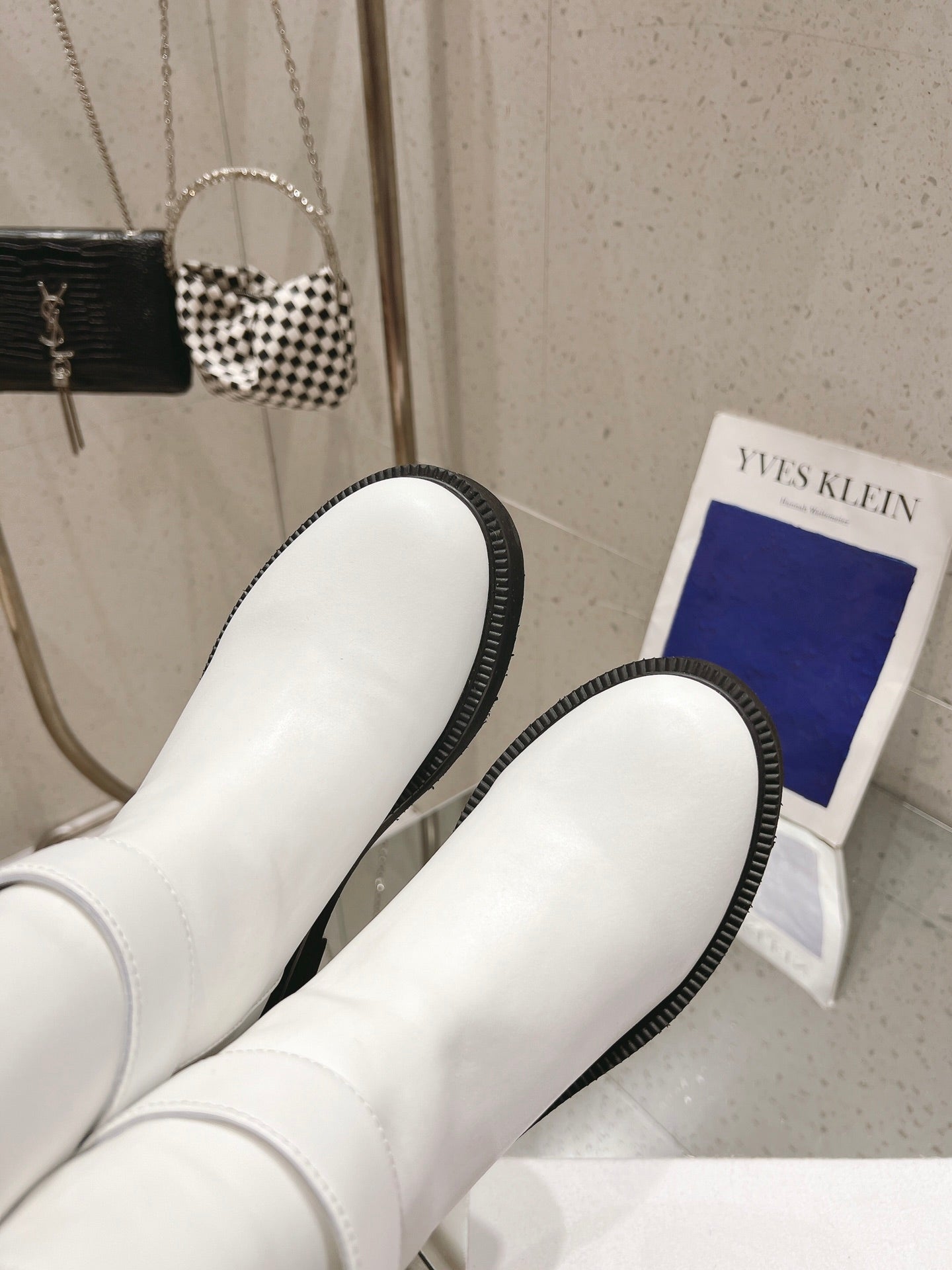 VLOGO LOCKER WHITE CALFSKIN ANKLE BOOT 40MM - 35