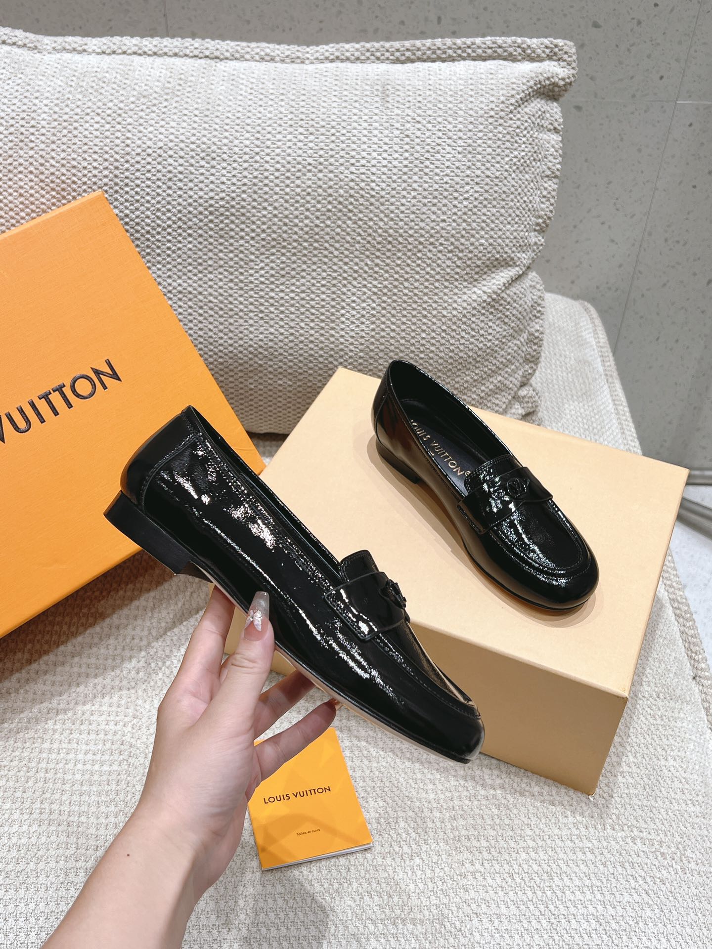 SOHO FLAT LOAFER IN BLACK GLOSSY CALFSKIN - 34
