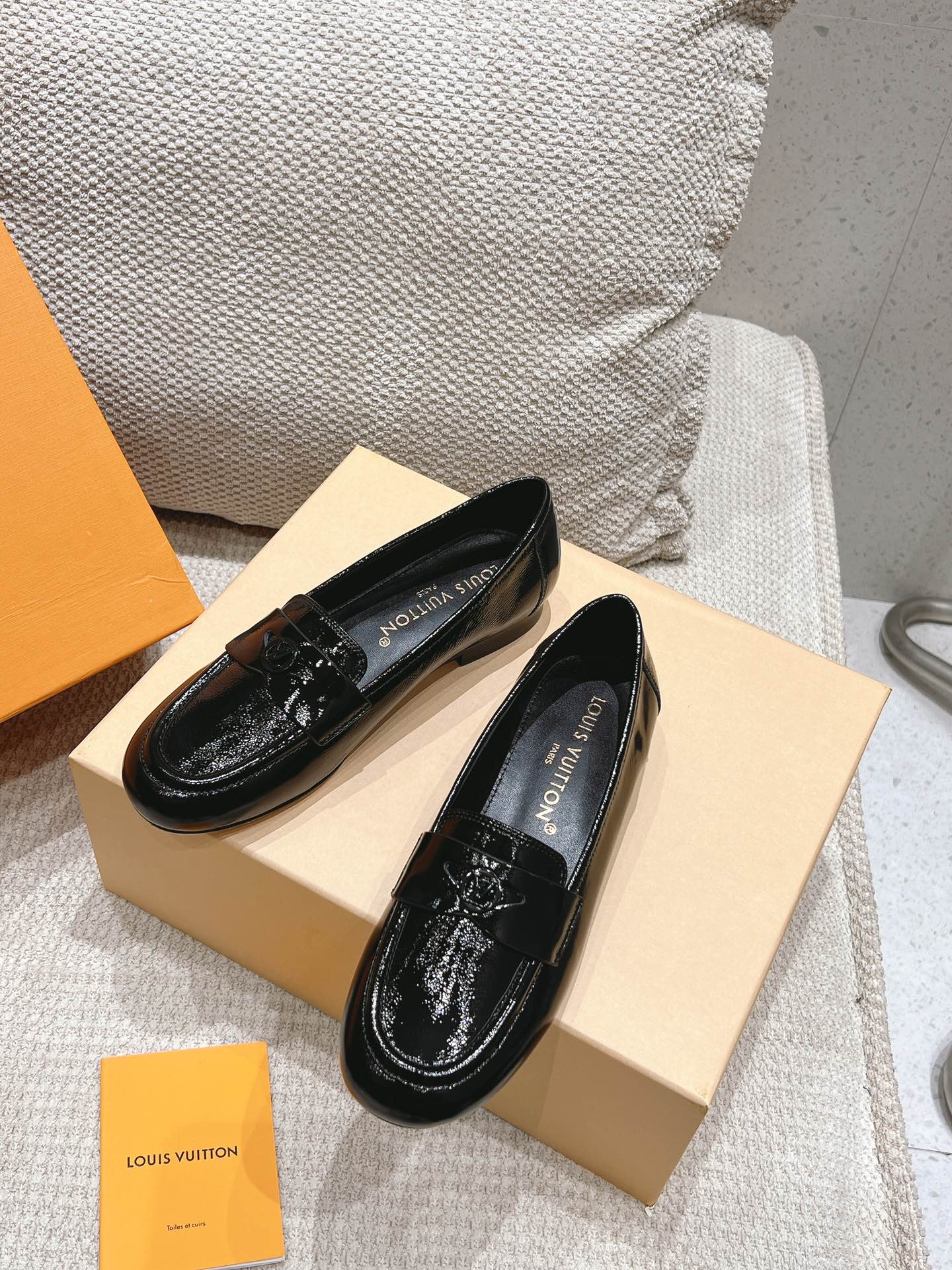 SOHO FLAT LOAFER IN BLACK GLOSSY CALFSKIN - 34