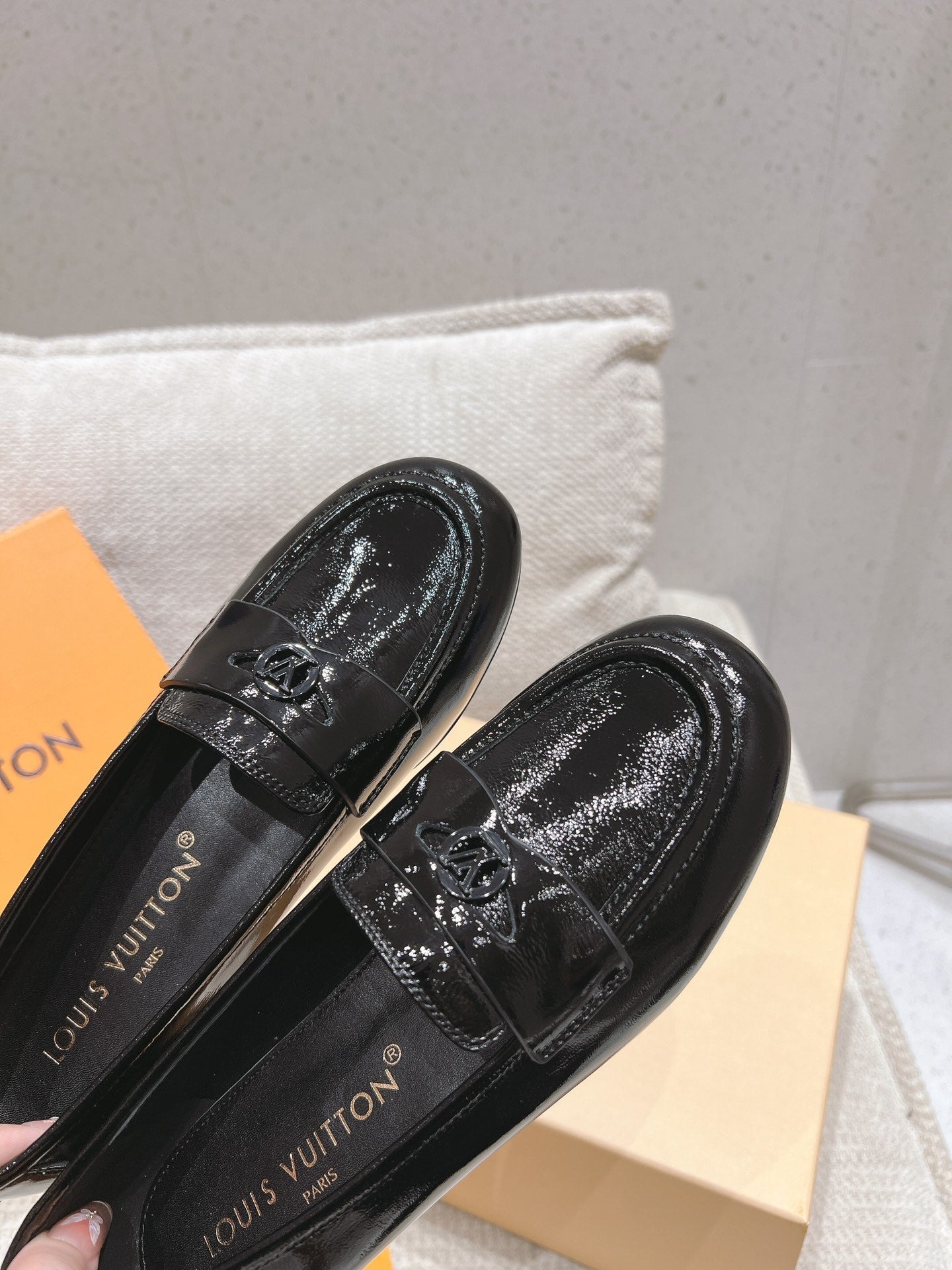 SOHO FLAT LOAFER IN BLACK GLOSSY CALFSKIN - 34