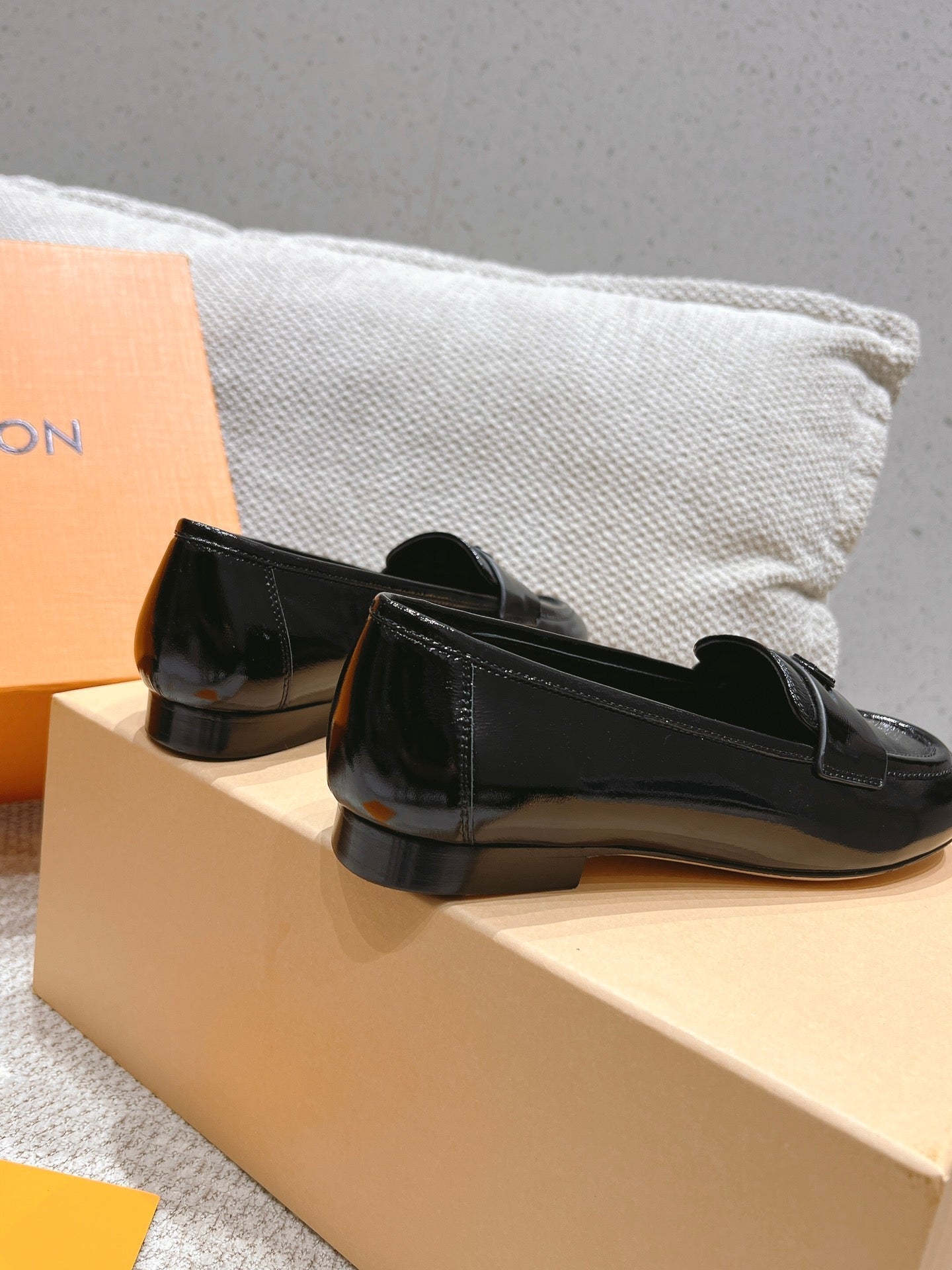 SOHO FLAT LOAFER IN BLACK GLOSSY CALFSKIN - 34