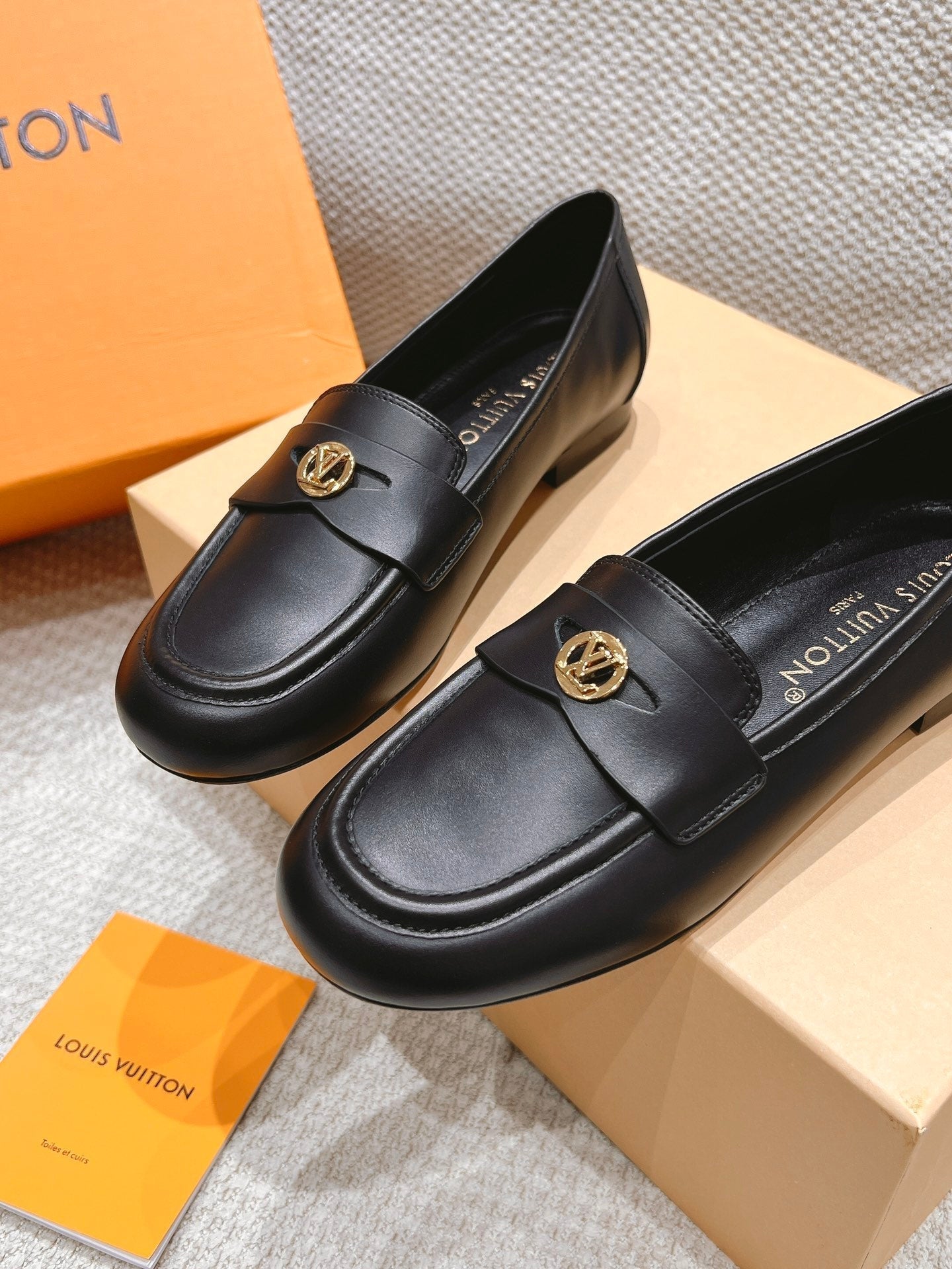 SOHO FLAT LOAFER IN BLACK CALFSKIN - 34