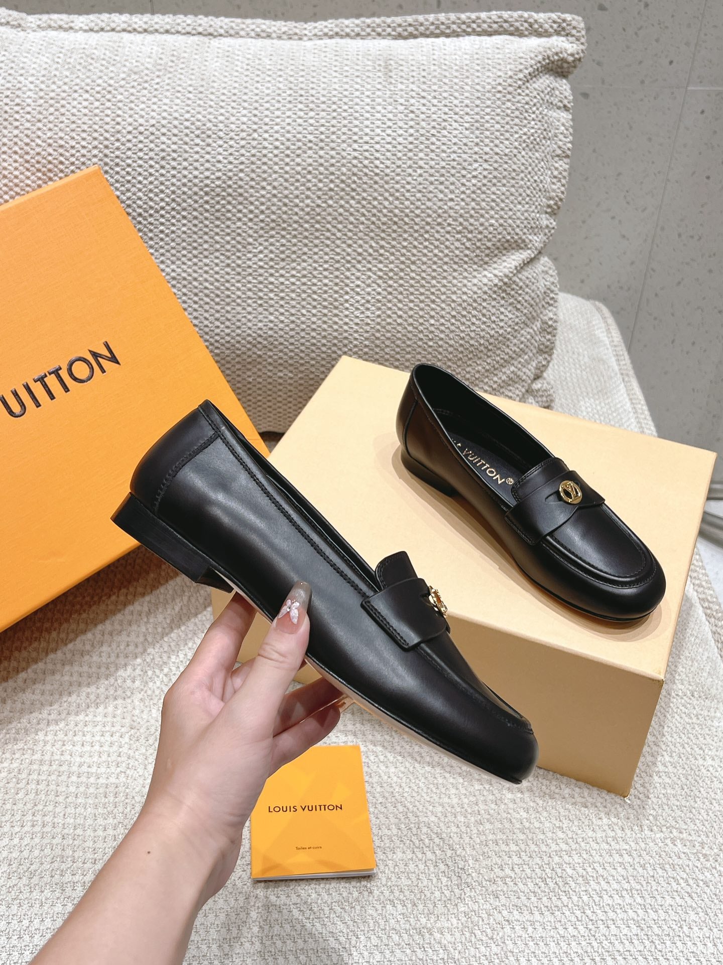 SOHO FLAT LOAFER IN BLACK CALFSKIN - 34