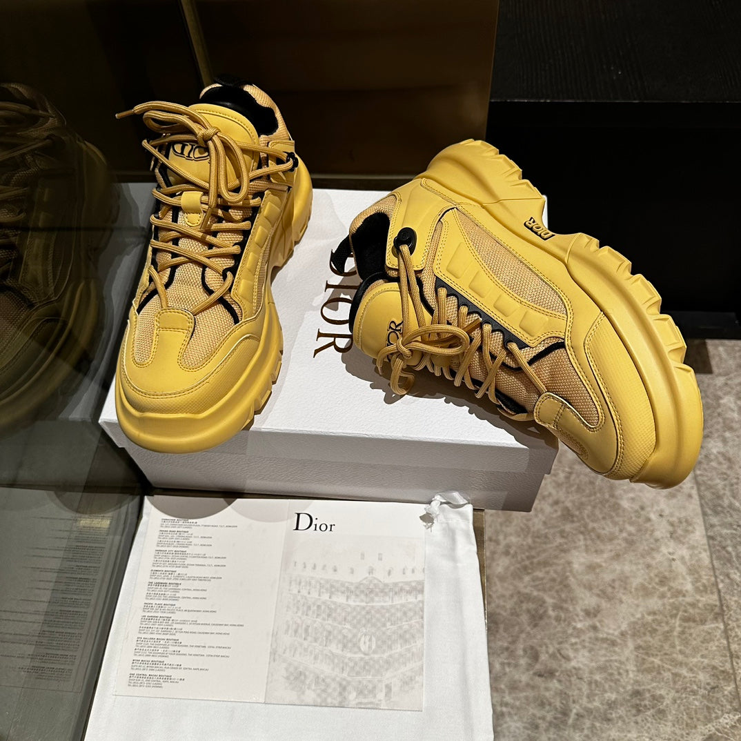 C'EST SNEAKER IN CLASSIC YELLOW CALFSKIN AND BREATHABLE MESH - 35