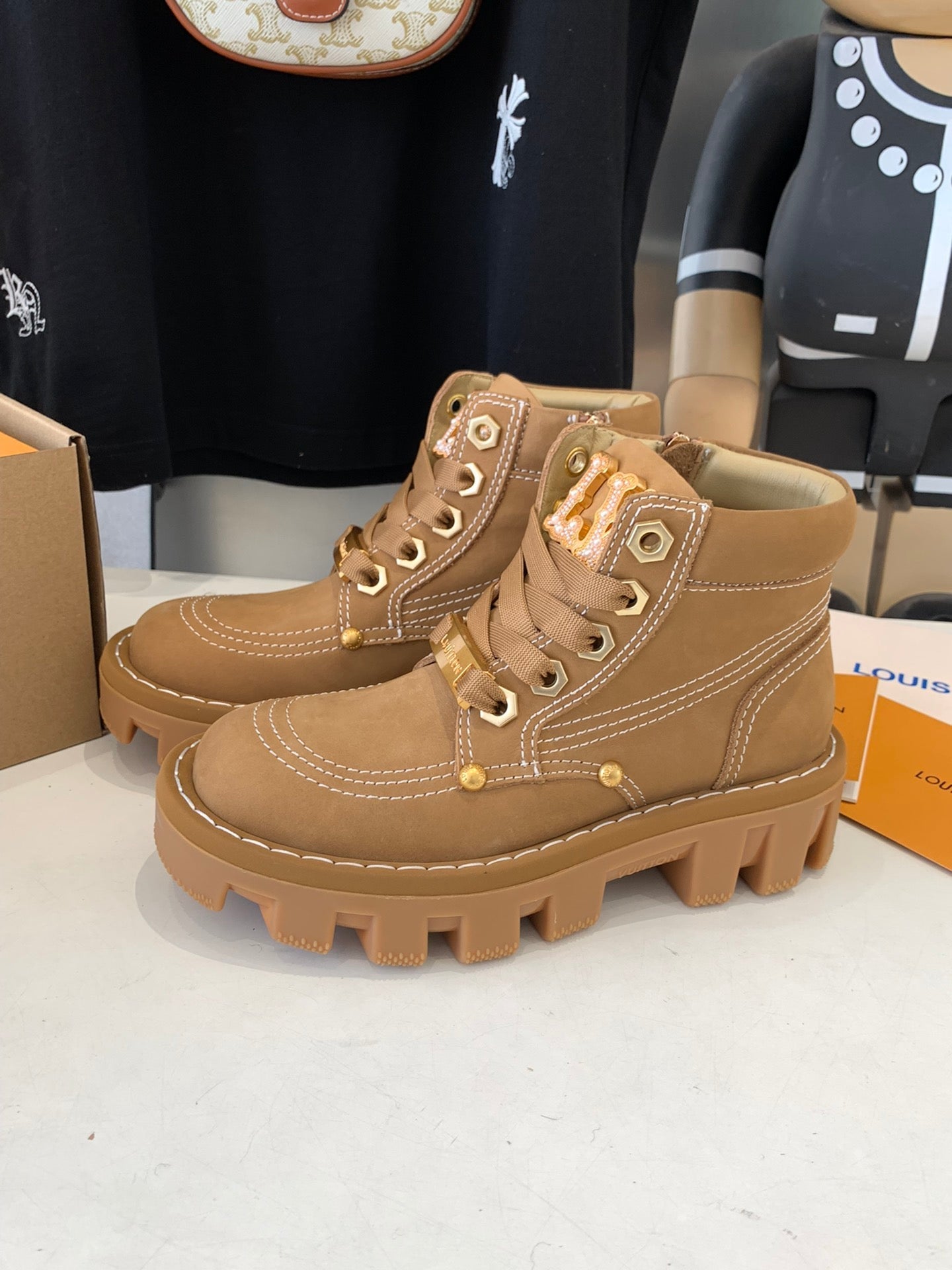 LV CHECKER ANKLE BOOT IN COPPER BROWN SUEDE - 35