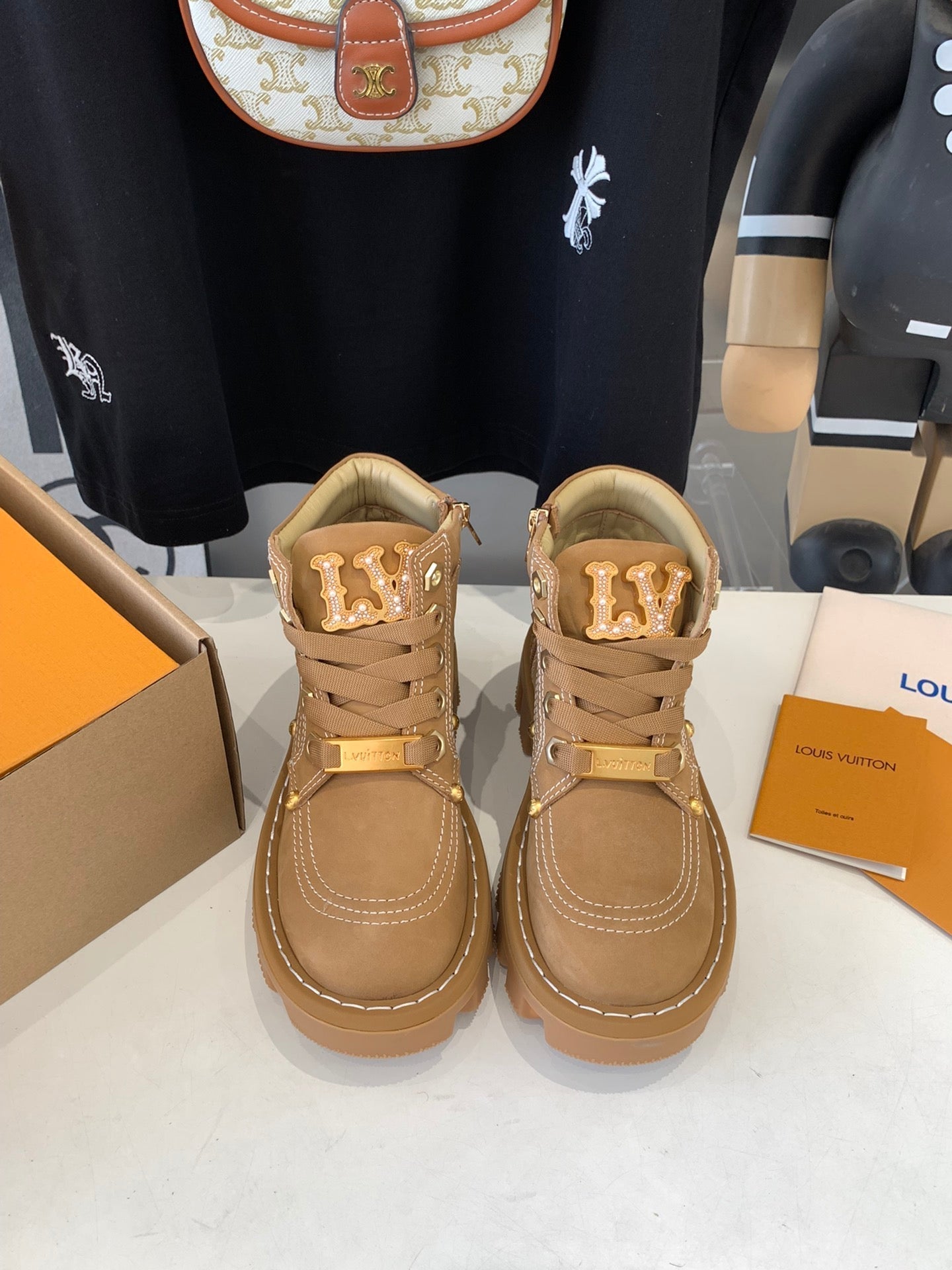 LV CHECKER ANKLE BOOT IN COPPER BROWN SUEDE - 35