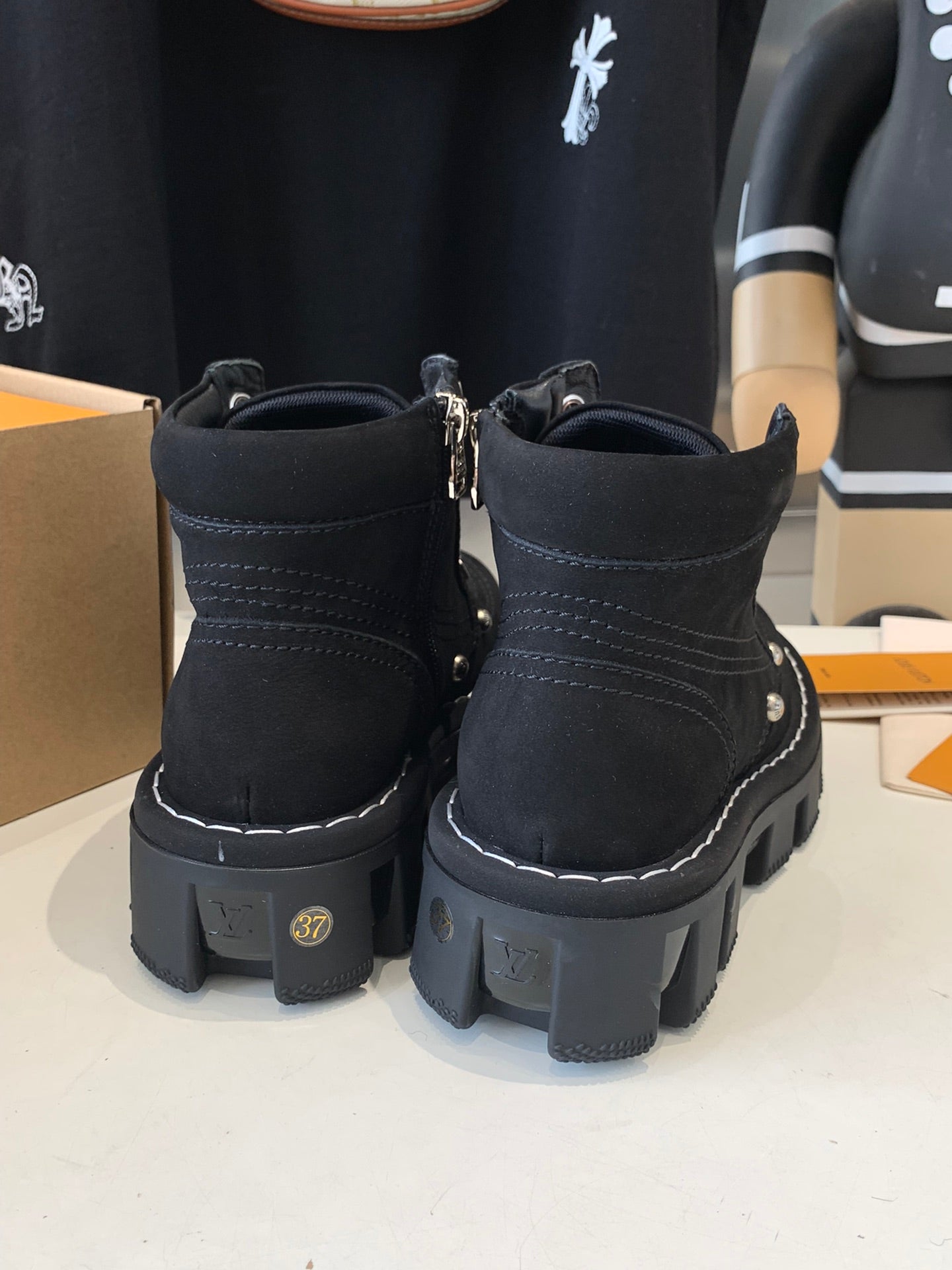LV CHECKER ANKLE BOOT IN BLACK SUEDE - 35