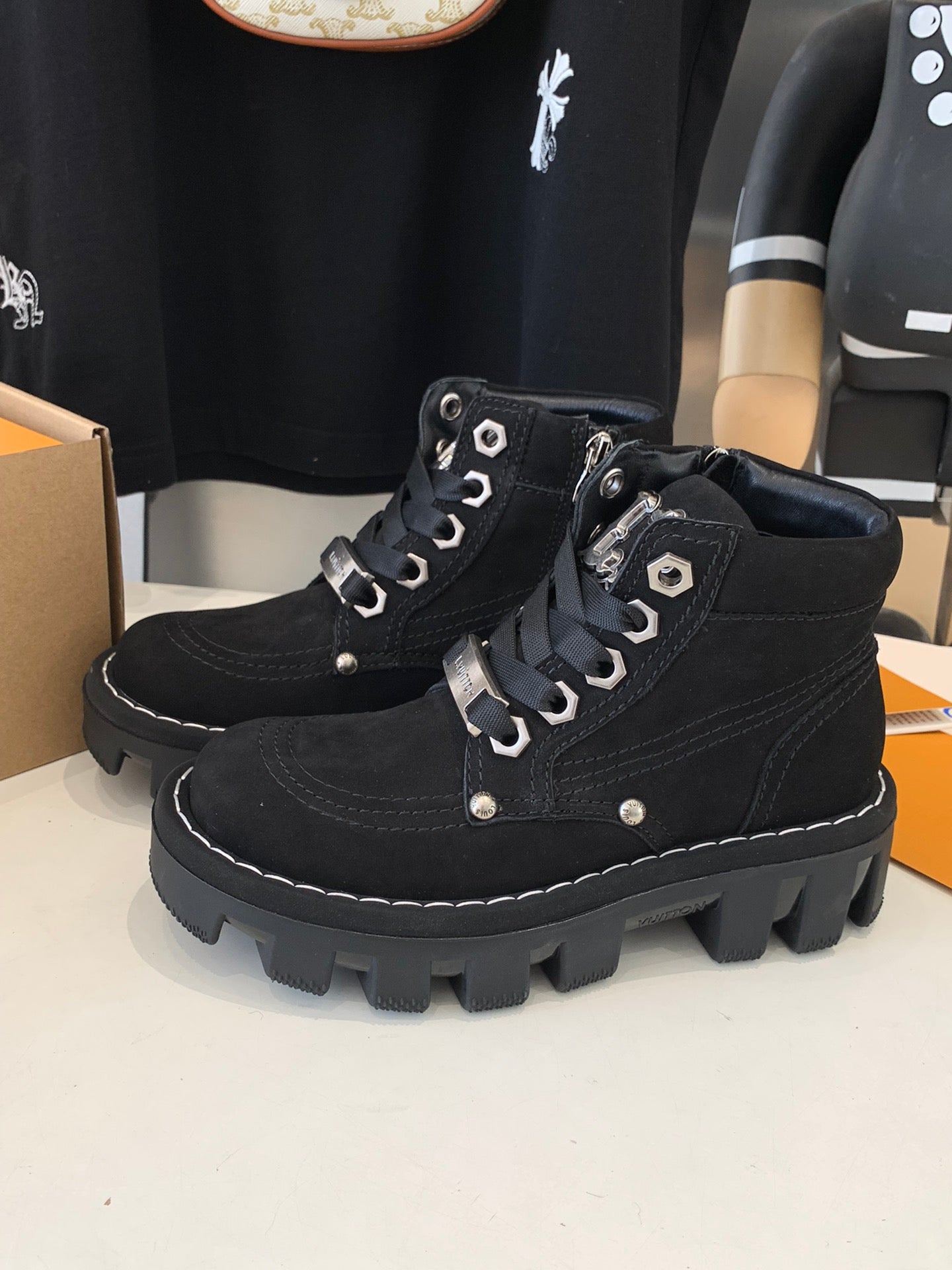 LV CHECKER ANKLE BOOT IN BLACK SUEDE - 35