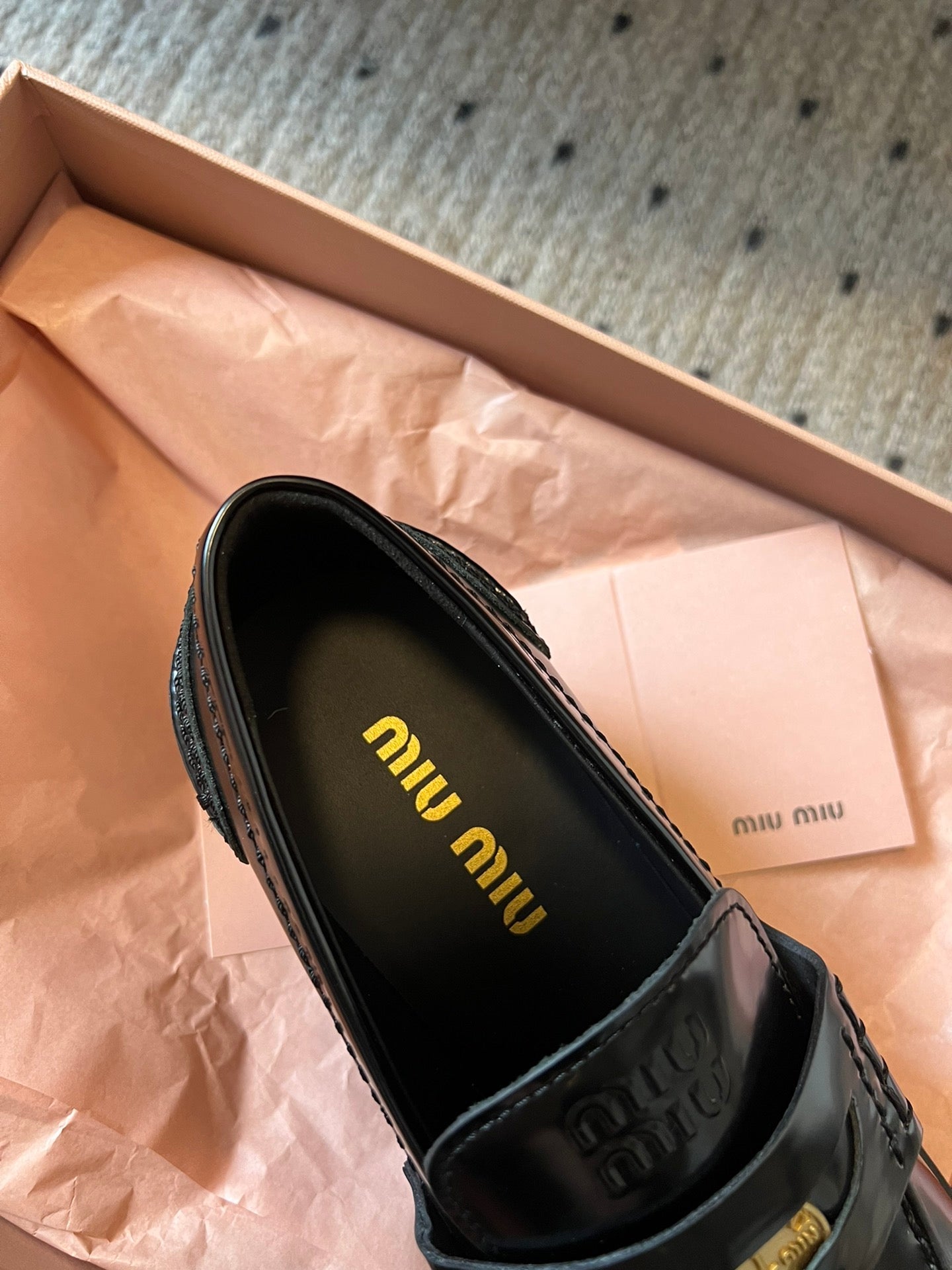 ЛОФЕРИ MIUMIU 26S 60 ММ ІЗ ЧОРНОЇ ГЛЯНЦЕВОЇ ШКІРИ ТЕЛЯТИ