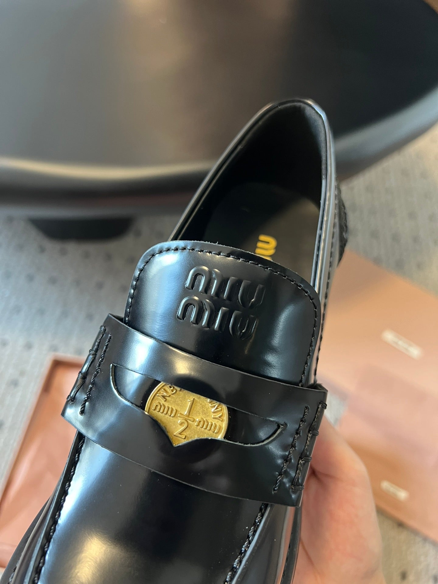 ЛОФЕРИ MIUMIU 26S 60 ММ ІЗ ЧОРНОЇ ГЛЯНЦЕВОЇ ШКІРИ ТЕЛЯТИ