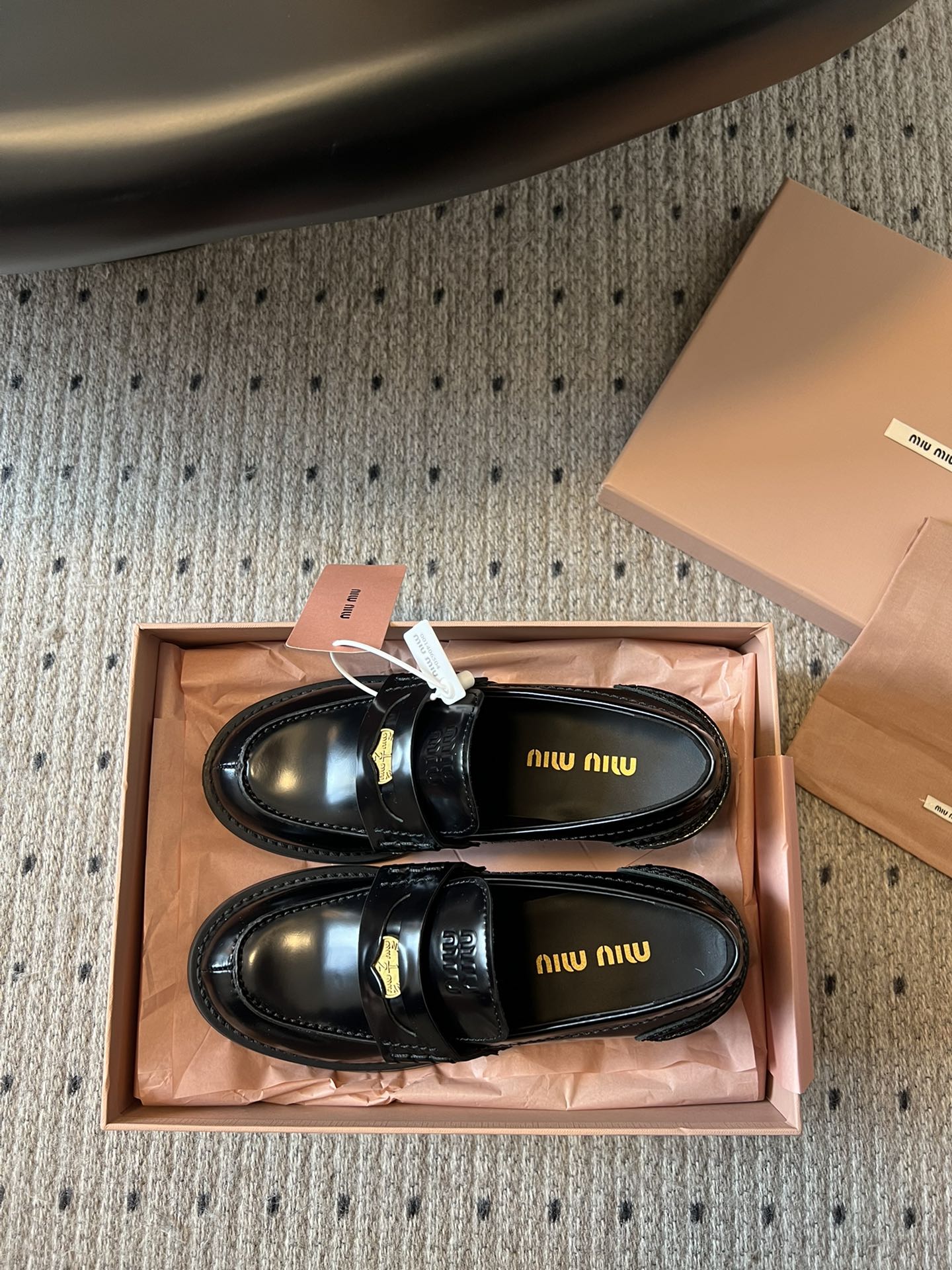 ЛОФЕРИ MIUMIU 26S 60 ММ ІЗ ЧОРНОЇ ГЛЯНЦЕВОЇ ШКІРИ ТЕЛЯТИ