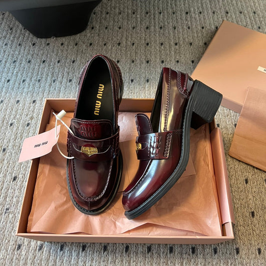 ЛОФЕРИ MIUMIU 26S 60 ММ ІЗ БОРДОВОЇ БЛИСКУЧОЇ ШКІРИ ТЕЛЯТИ