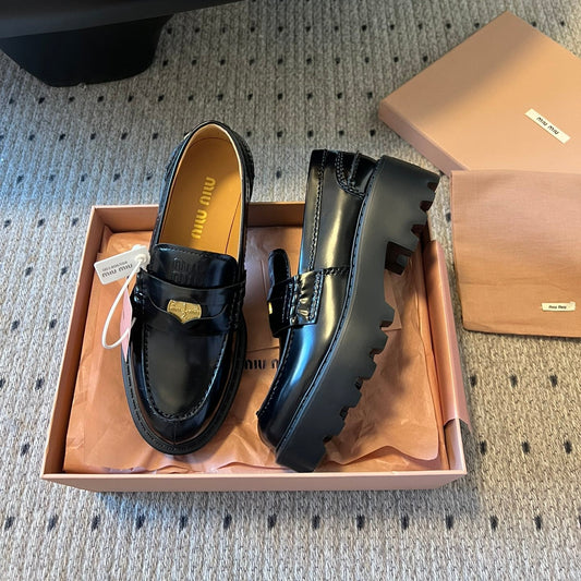 Miu Miu 26S лофери-пенні з чорної блискучої телячої шкіри