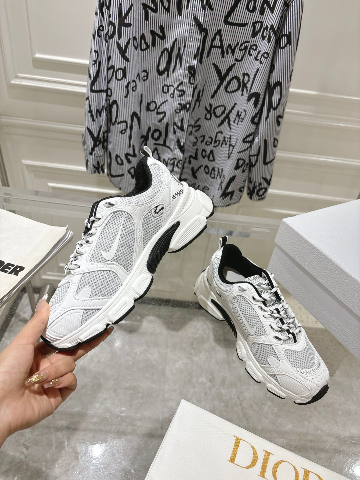 DIOR 25S CHRONO SNEAKER 45MM IN MESH WITH WHITE AND BLACK CALFSKIN - 35