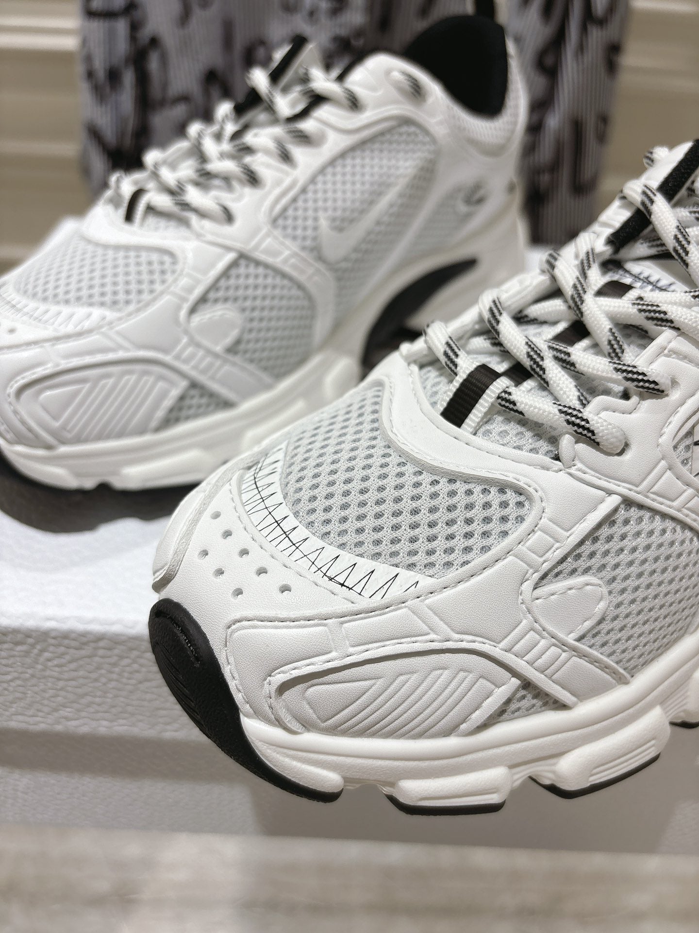 DIOR 25S CHRONO SNEAKER 45MM IN MESH WITH WHITE AND BLACK CALFSKIN - 35