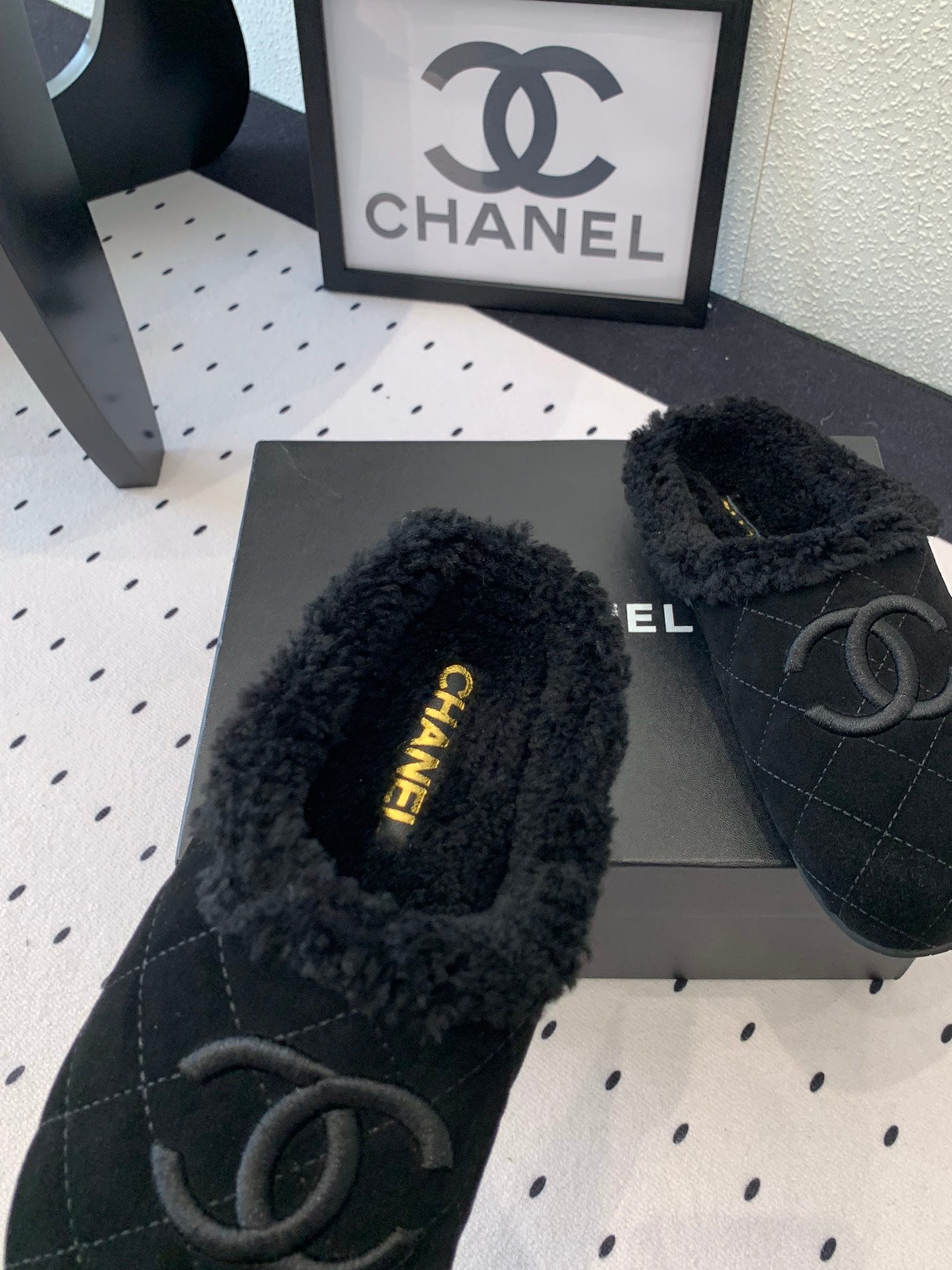 FLAT MULE IN BLACK SUEDE AND LAMB FUR LINING - 35