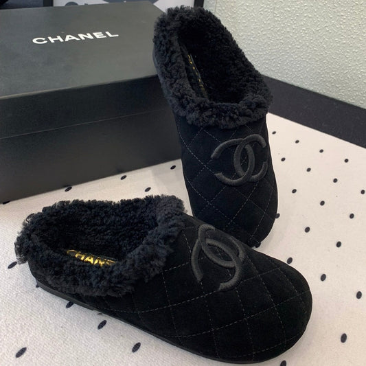 FLAT MULE IN BLACK SUEDE AND LAMB FUR LINING - 35