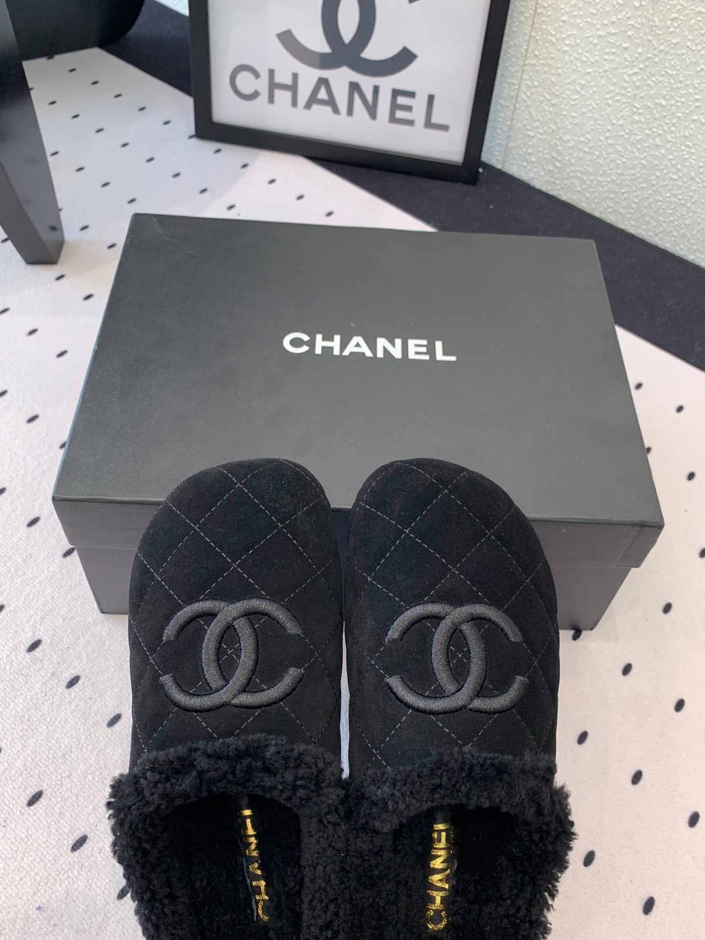 FLAT MULE IN BLACK SUEDE AND LAMB FUR LINING - 35