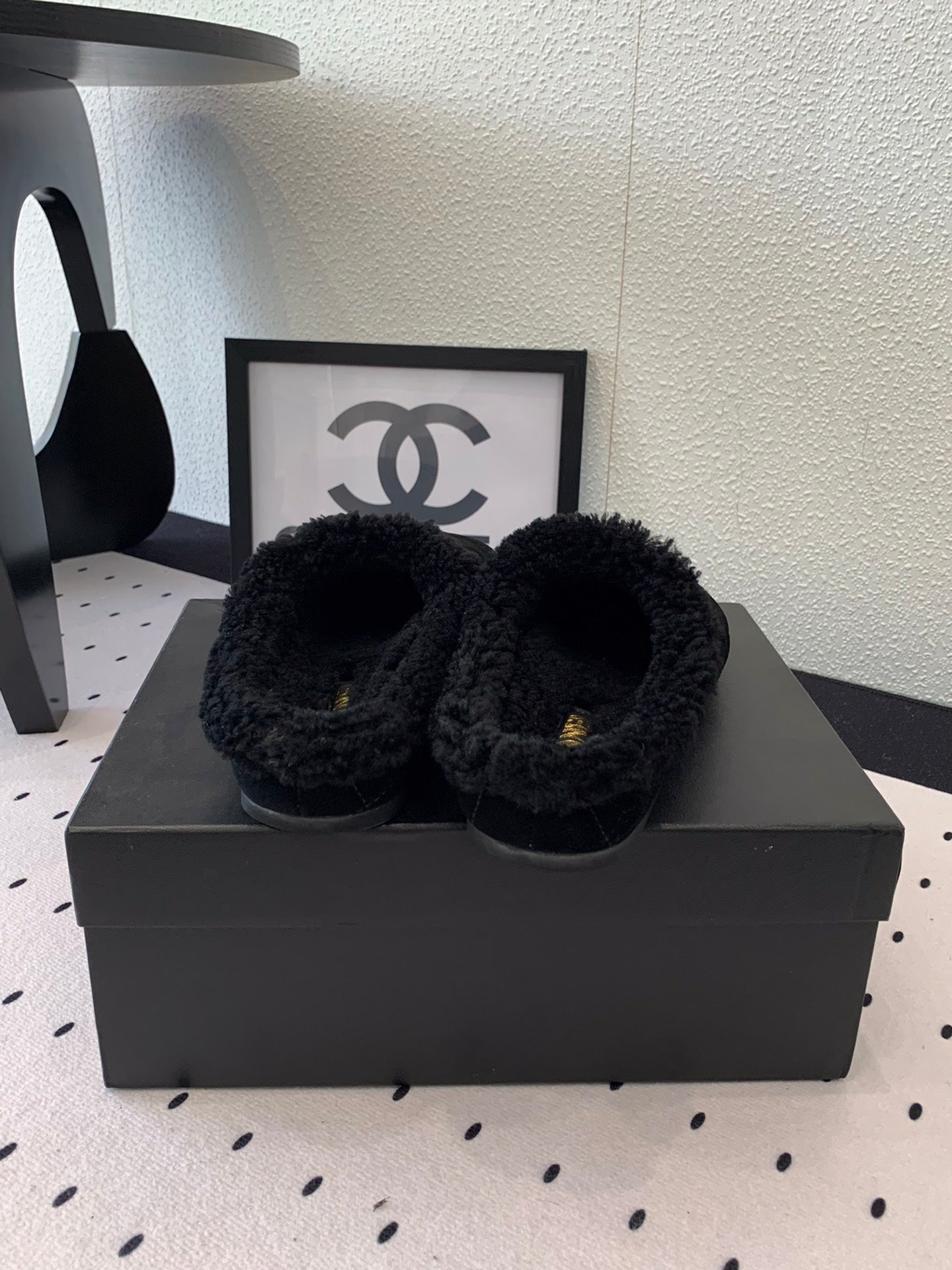 FLAT MULE IN BLACK SUEDE AND LAMB FUR LINING - 35