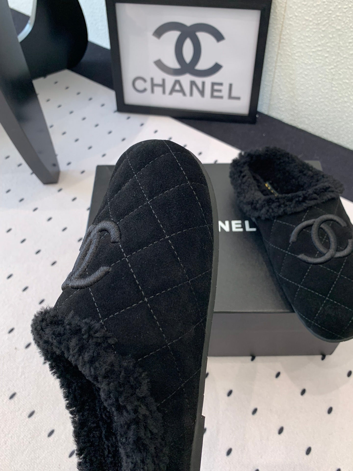 FLAT MULE IN BLACK SUEDE AND LAMB FUR LINING - 35