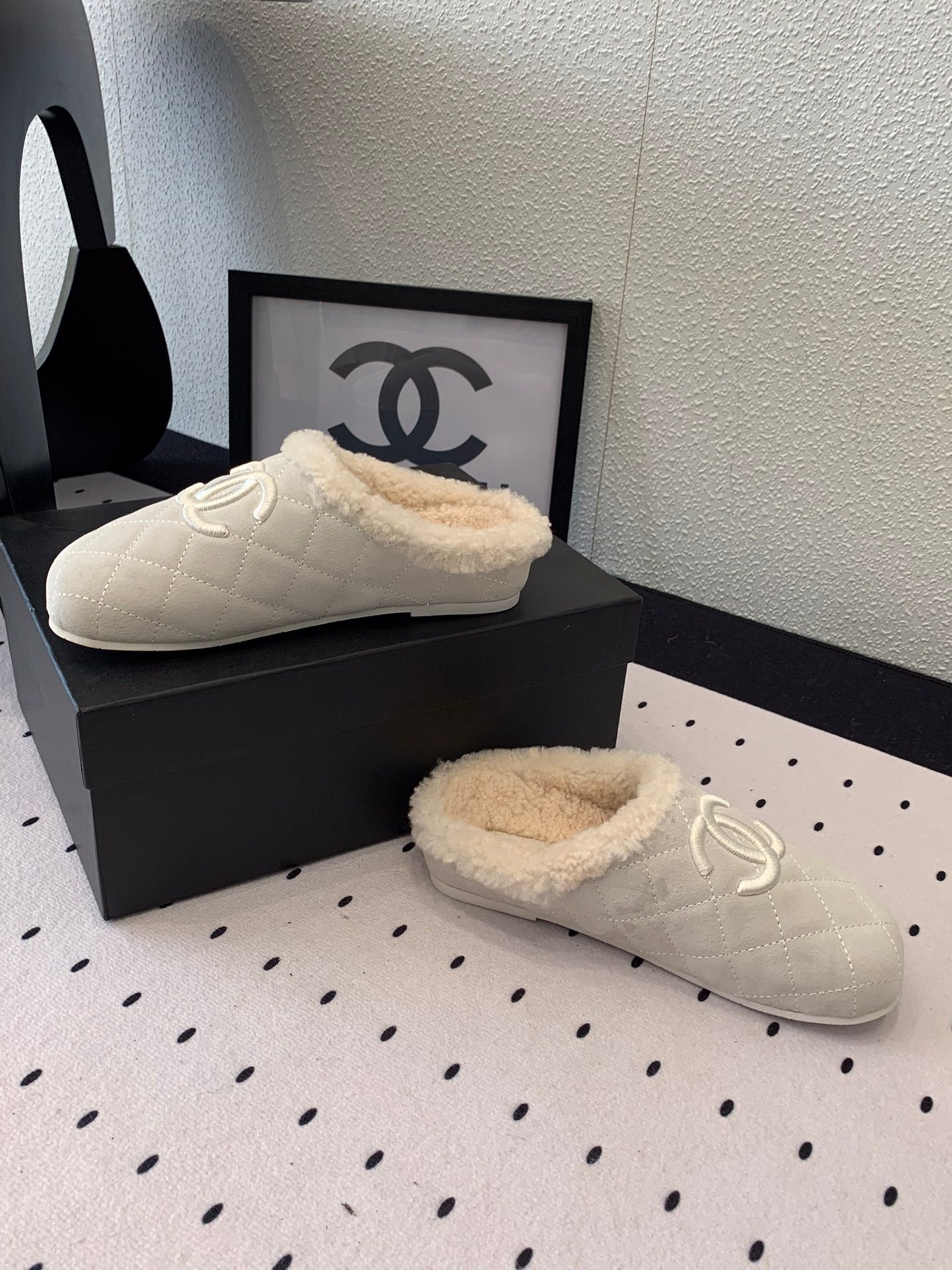 FLAT MULE IN BEIGE SUEDE AND LAMB FUR LINING - 35