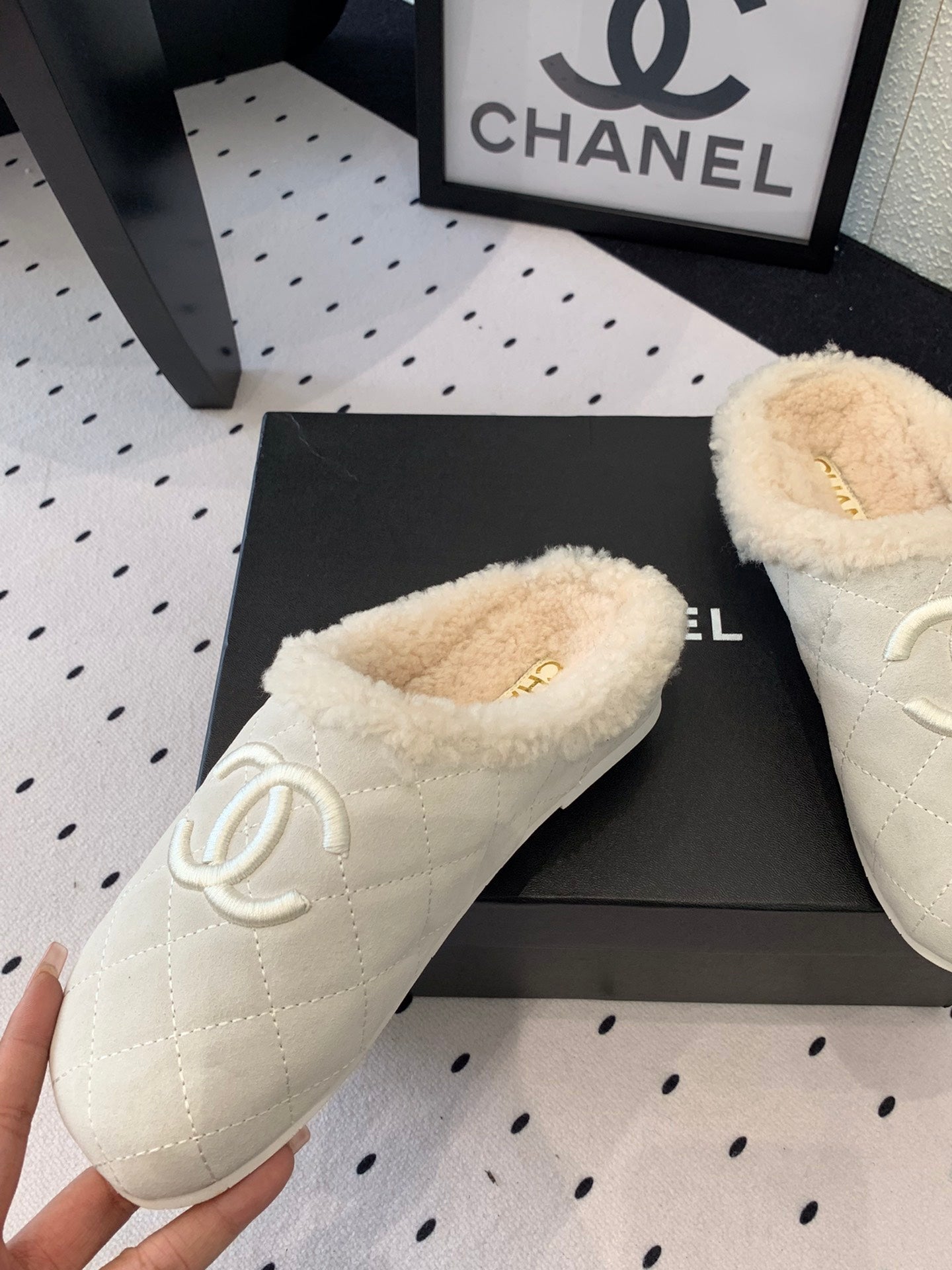 FLAT MULE IN BEIGE SUEDE AND LAMB FUR LINING - 35