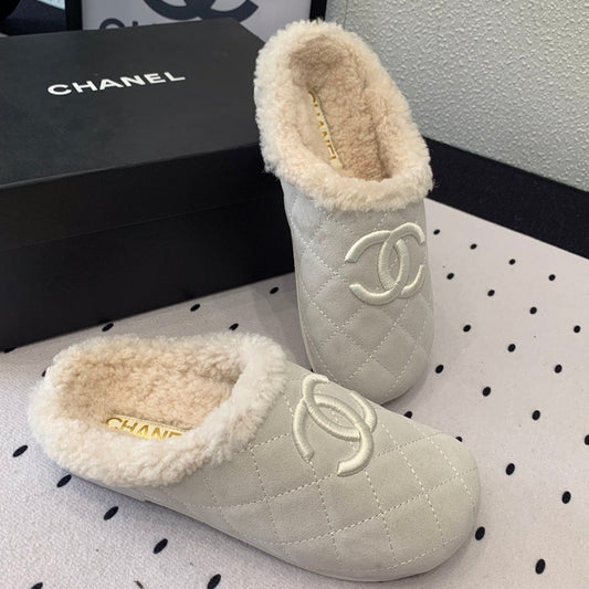 FLAT MULE IN BEIGE SUEDE AND LAMB FUR LINING - 35