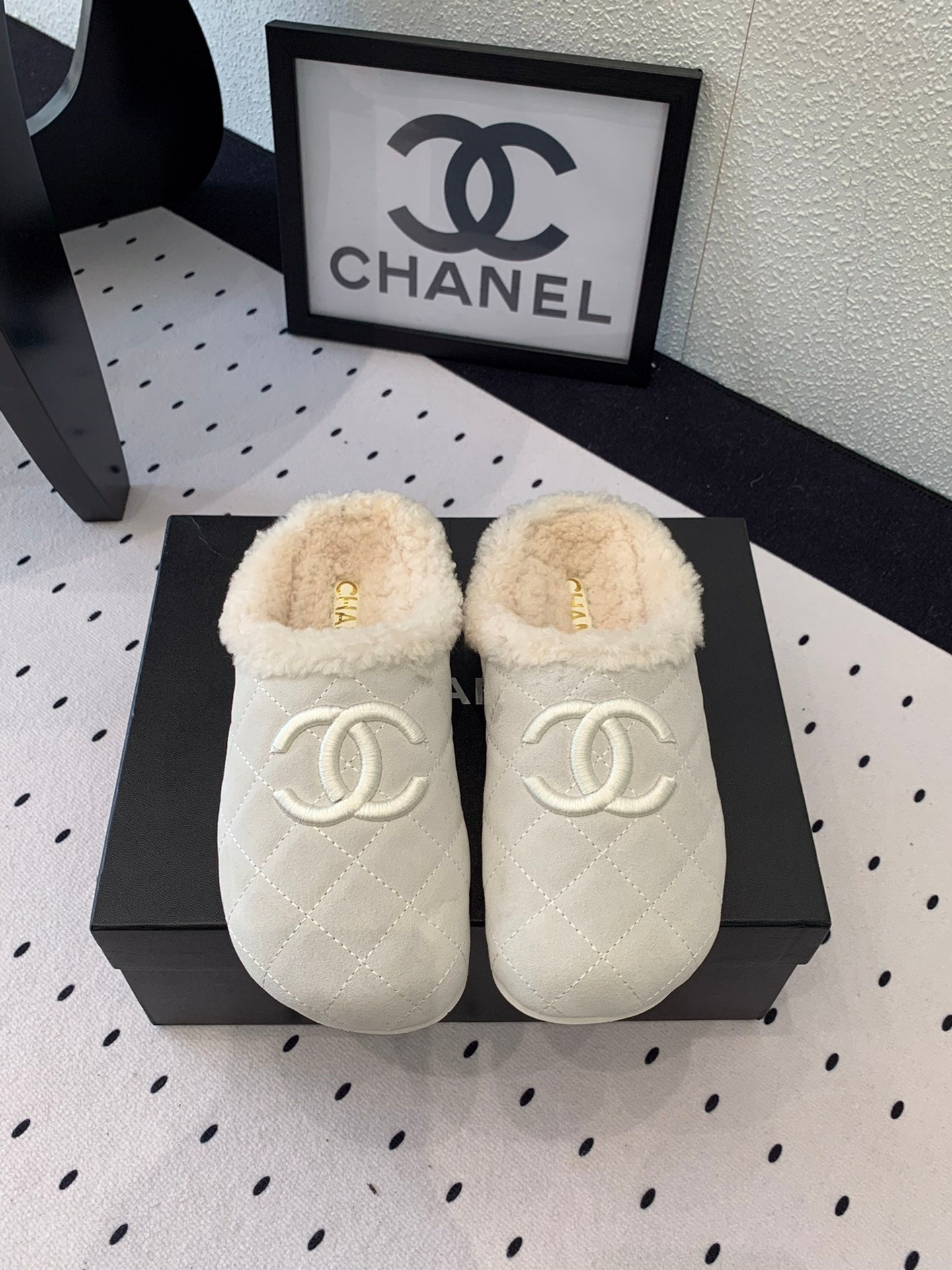 FLAT MULE IN BEIGE SUEDE AND LAMB FUR LINING - 35
