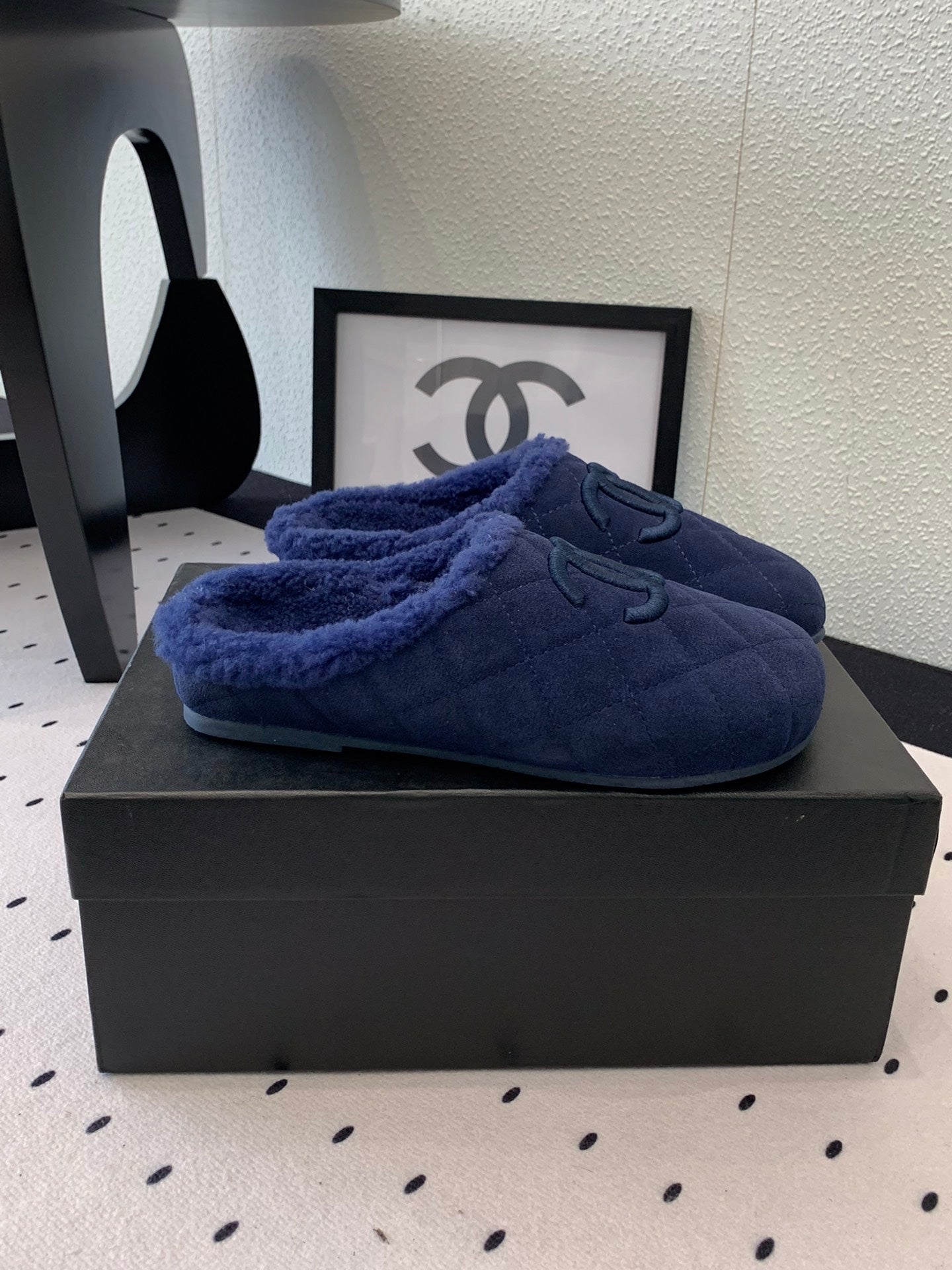 FLAT MULE IN NAVY BLUE SUEDE AND LAMB FUR LINING - 35
