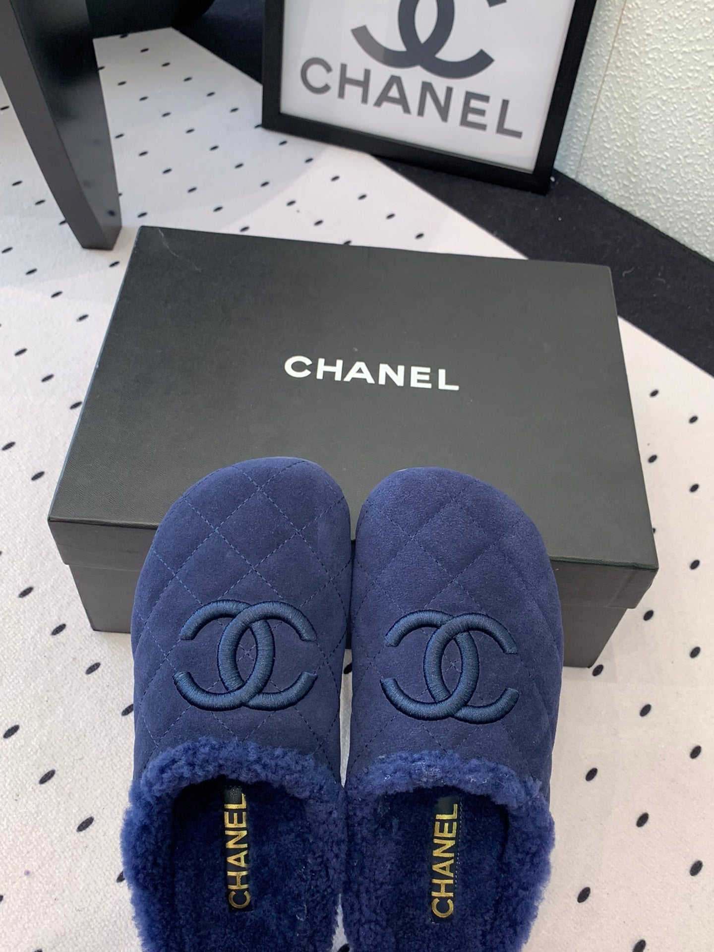 FLAT MULE IN NAVY BLUE SUEDE AND LAMB FUR LINING - 35