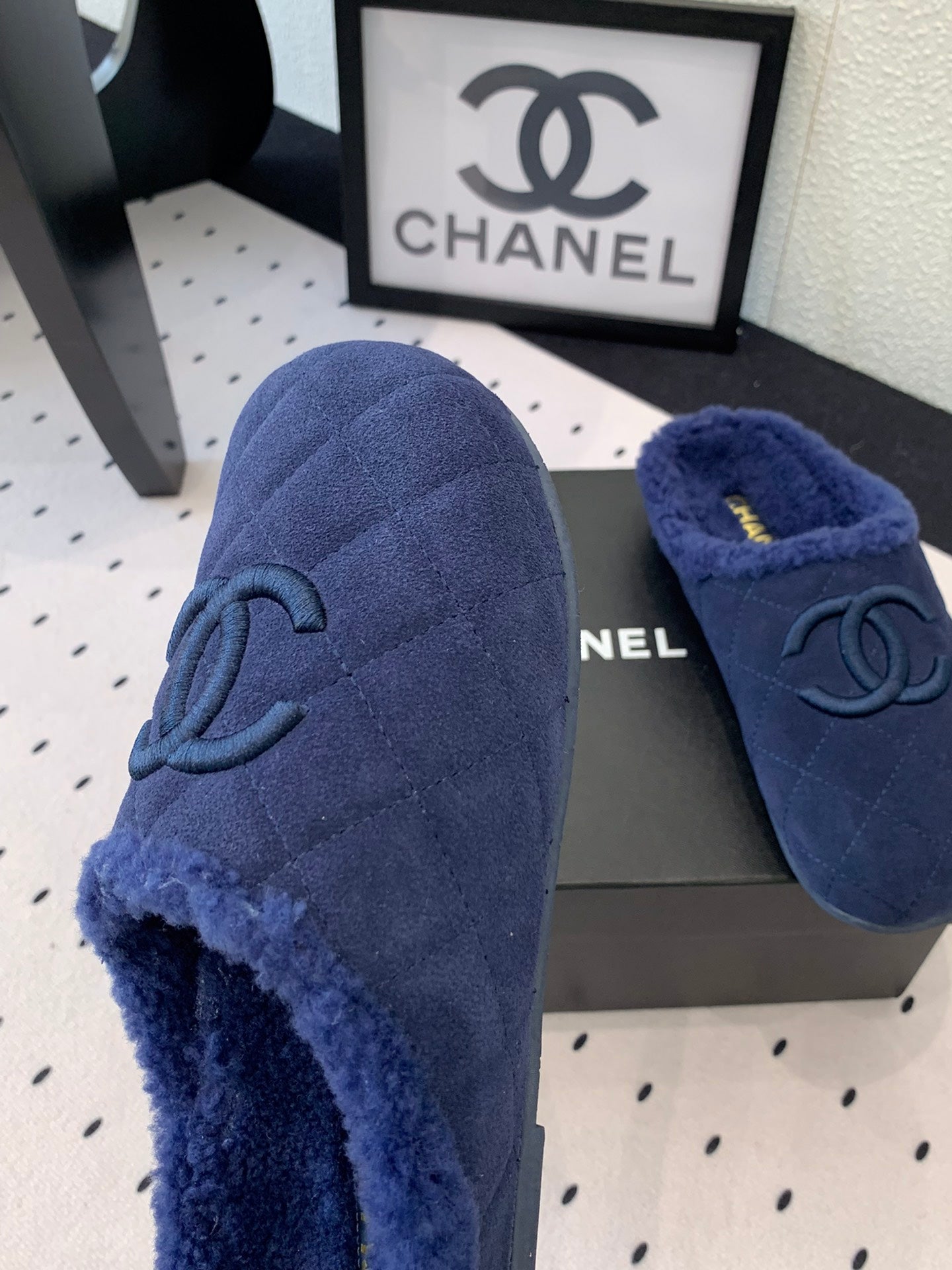 FLAT MULE IN NAVY BLUE SUEDE AND LAMB FUR LINING - 35