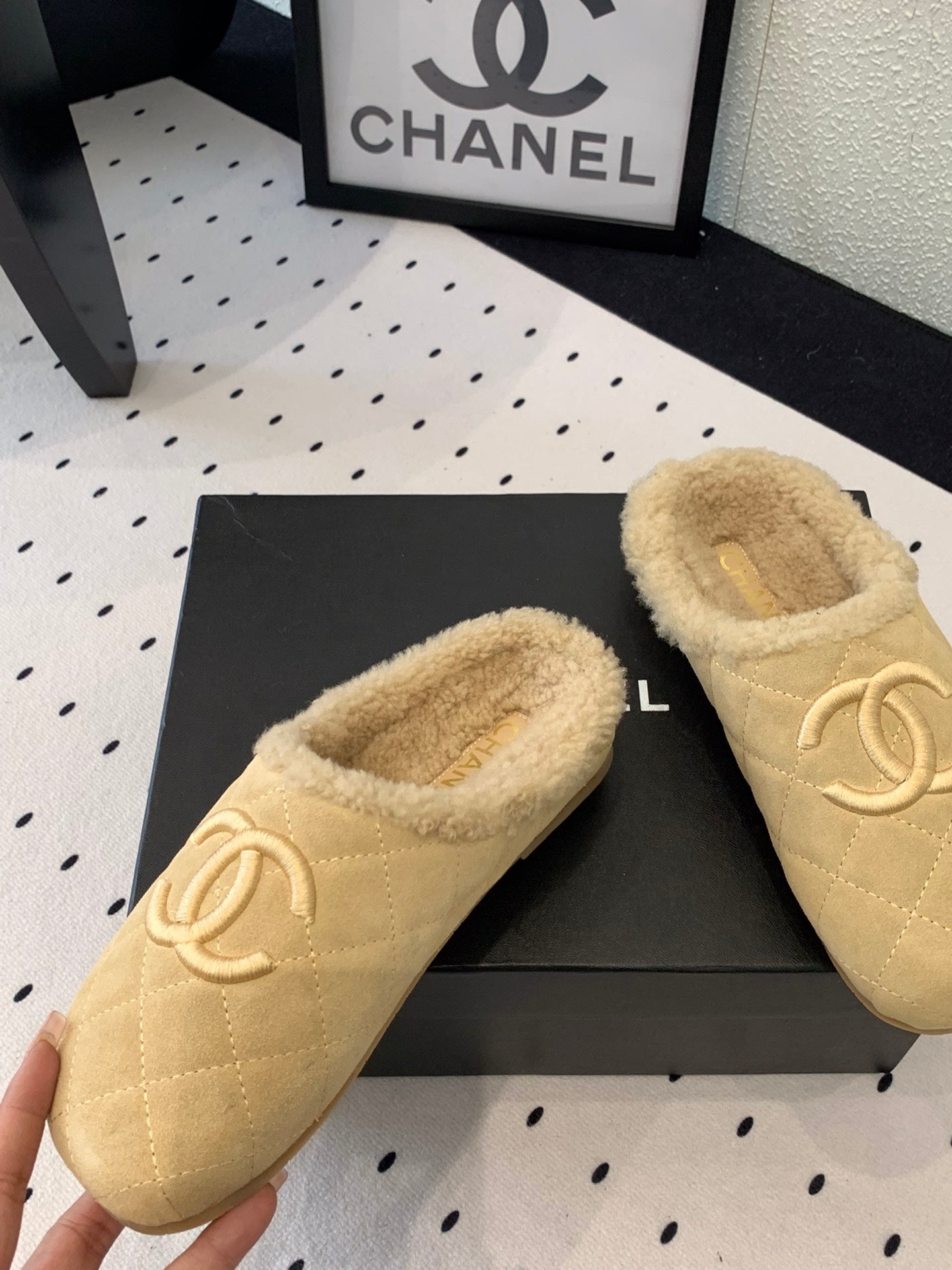 FLAT MULE IN TORTILLA BROWN SUEDE AND LAMB FUR LINING - 35