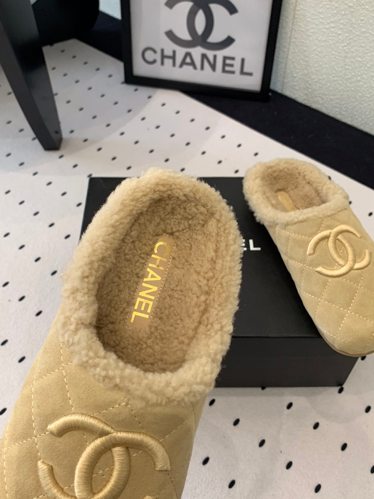 FLAT MULE IN TORTILLA BROWN SUEDE AND LAMB FUR LINING - 35
