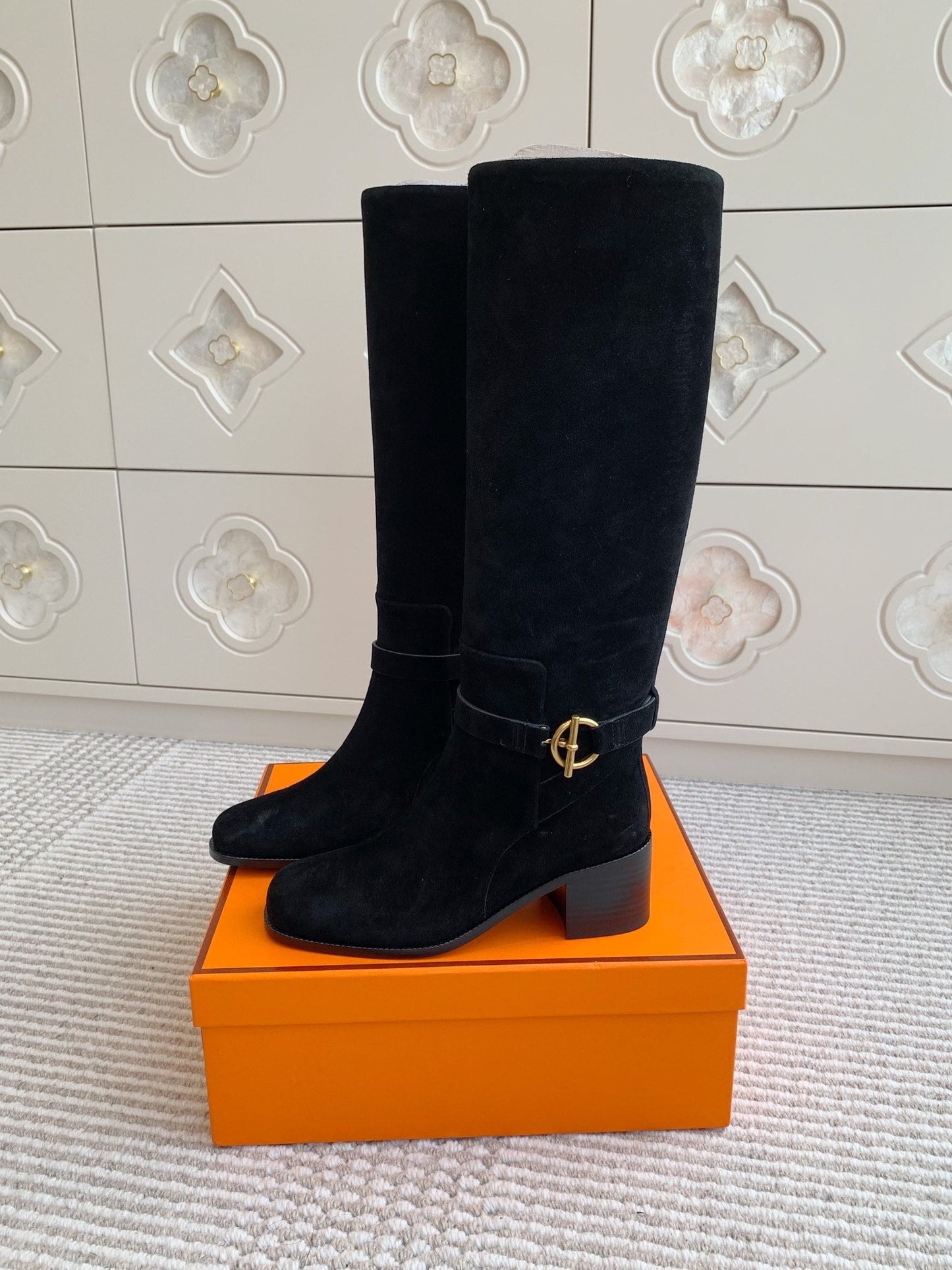 HM 25S TALL BOOTS 50 MM IN BLACK SUEDE WITH GOLD HARDWARE - 35