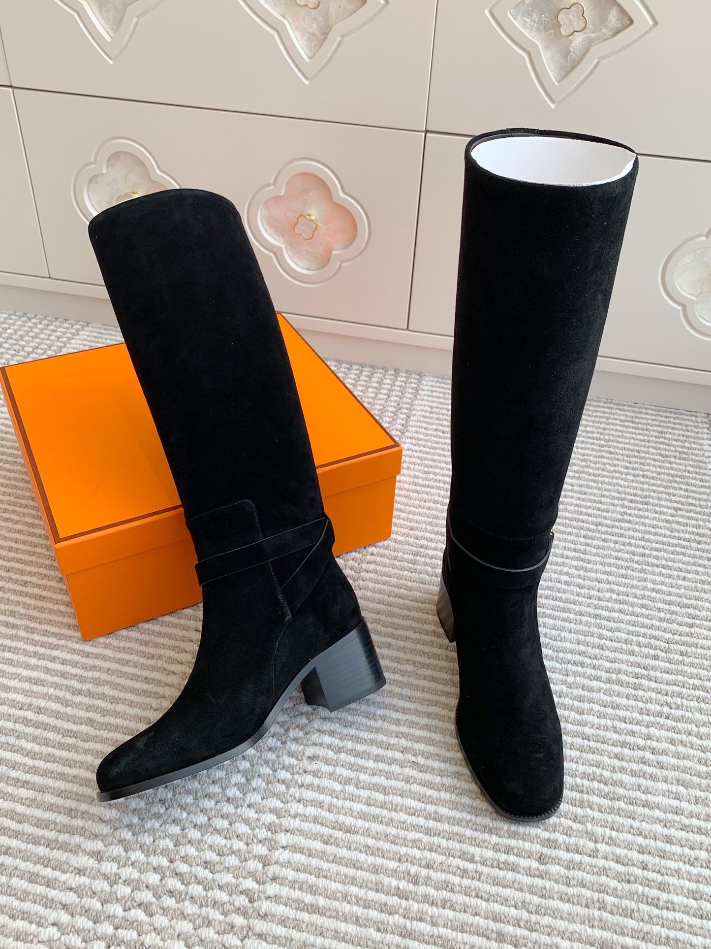 HM 25S TALL BOOTS 50 MM IN BLACK SUEDE WITH GOLD HARDWARE - 35