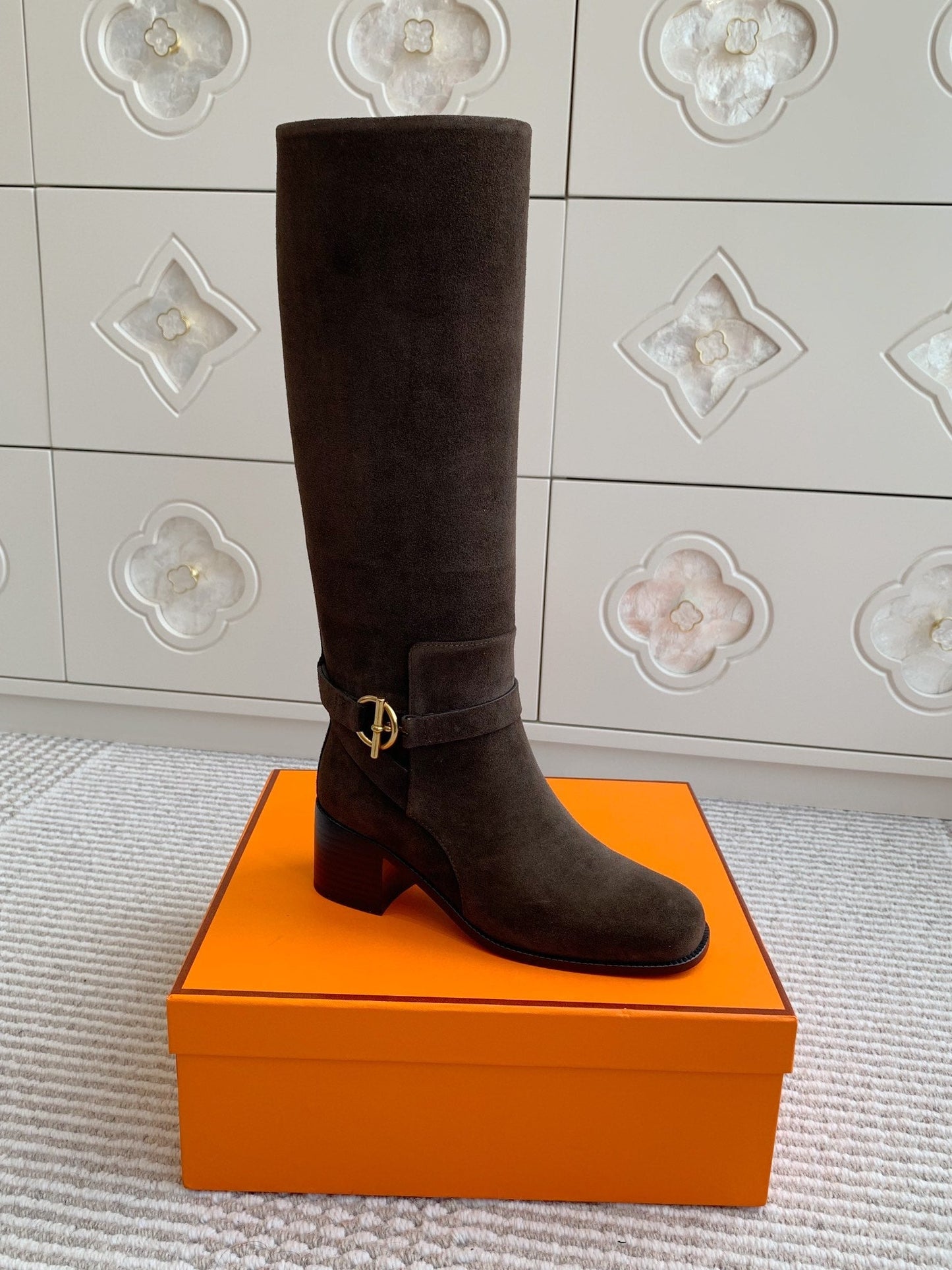 HM 25S TALL BOOTS 50 MM IN DARK BROWN SUEDE WITH GOLD HARDWARE - 35