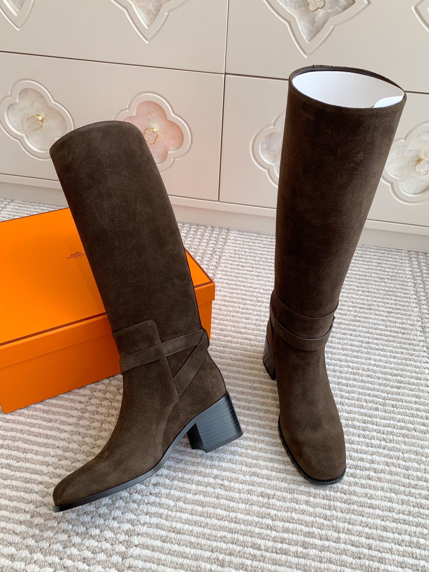 HM 25S TALL BOOTS 50 MM IN DARK BROWN SUEDE WITH GOLD HARDWARE - 35