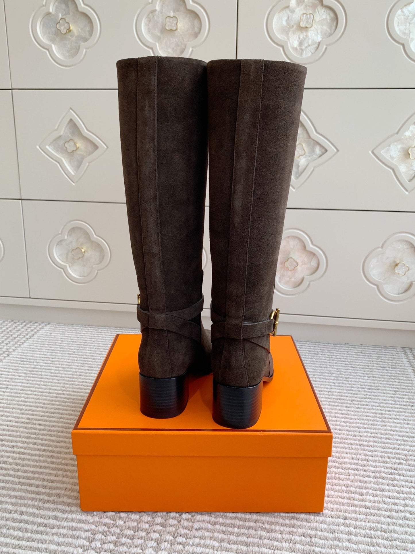 HM 25S TALL BOOTS 50 MM IN DARK BROWN SUEDE WITH GOLD HARDWARE - 35