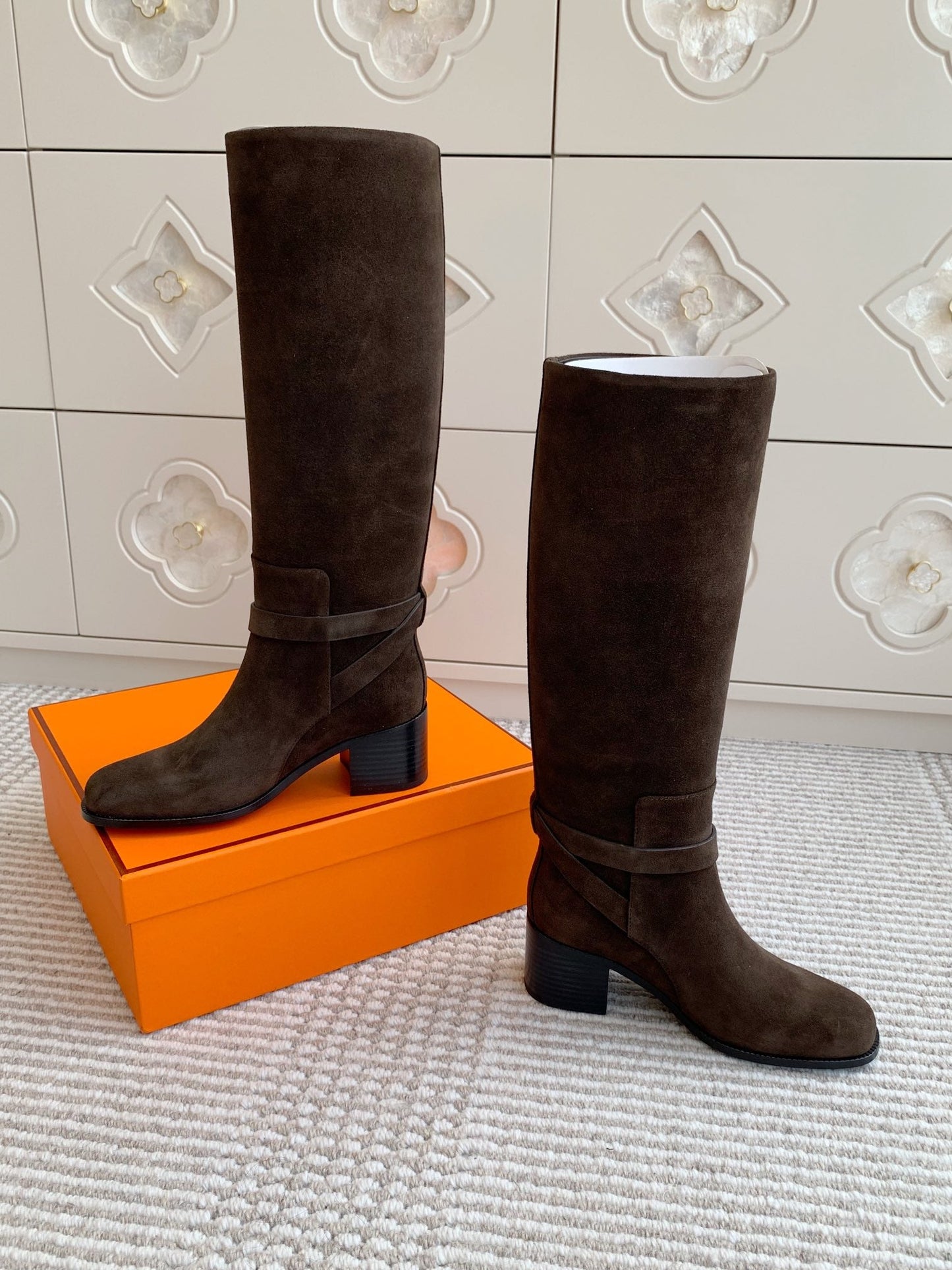 HM 25S TALL BOOTS 50 MM IN DARK BROWN SUEDE WITH GOLD HARDWARE - 35