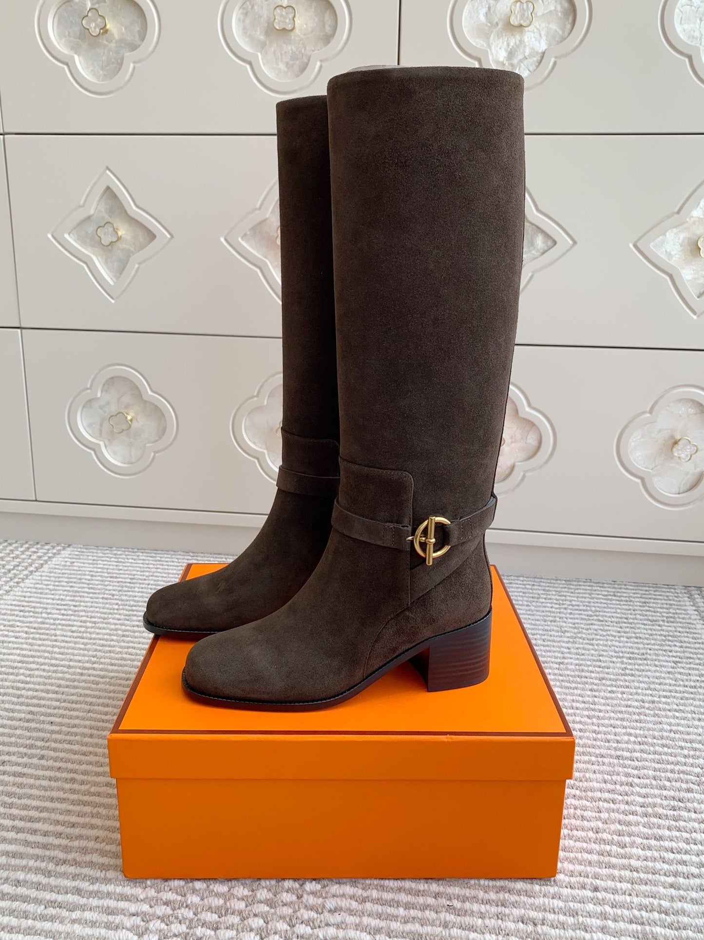 HM 25S TALL BOOTS 50 MM IN DARK BROWN SUEDE WITH GOLD HARDWARE - 35