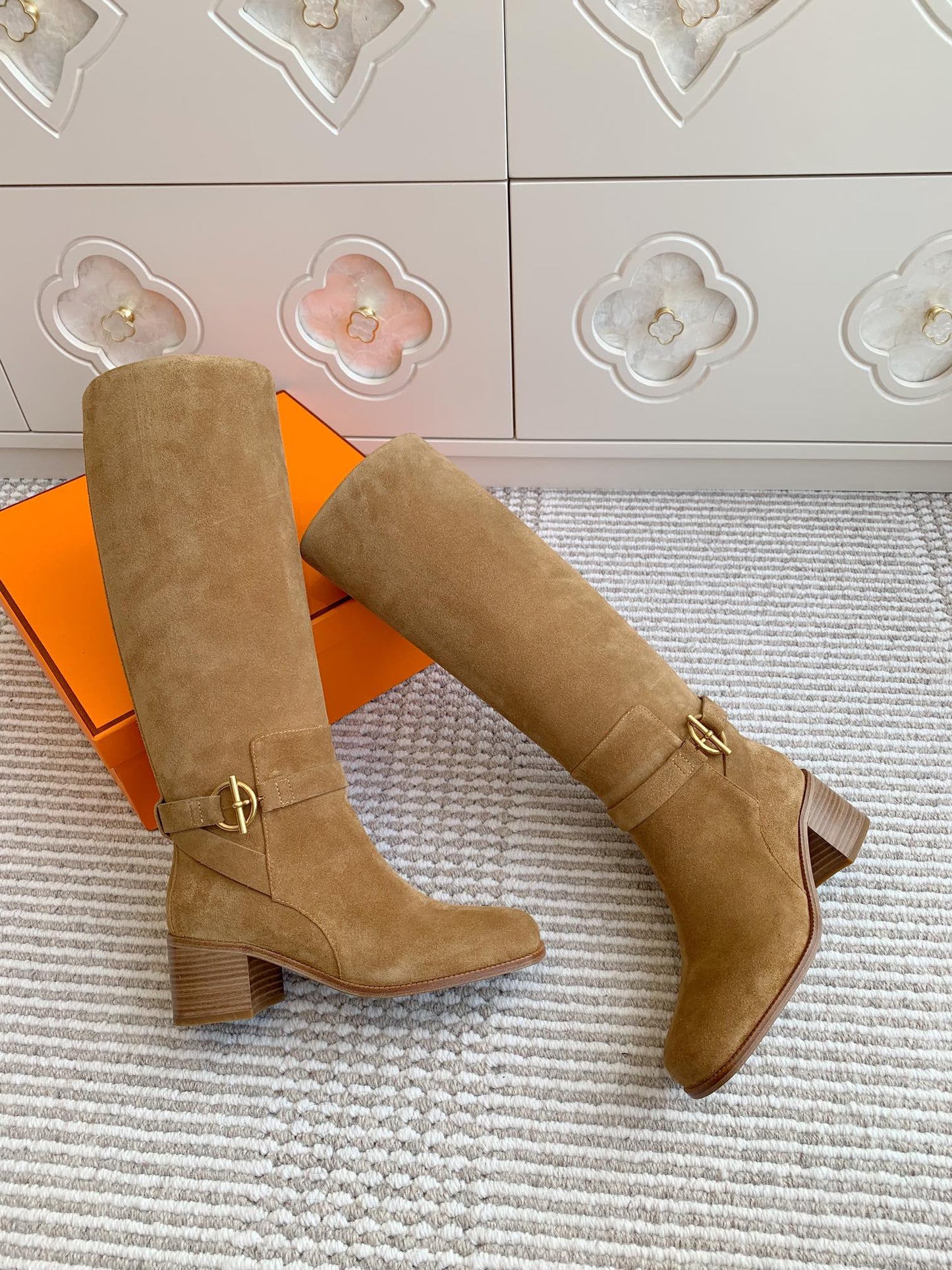 HM 25S TALL BOOTS 50 MM IN BROWN SUEDE WITH GOLD HARDWARE - 35