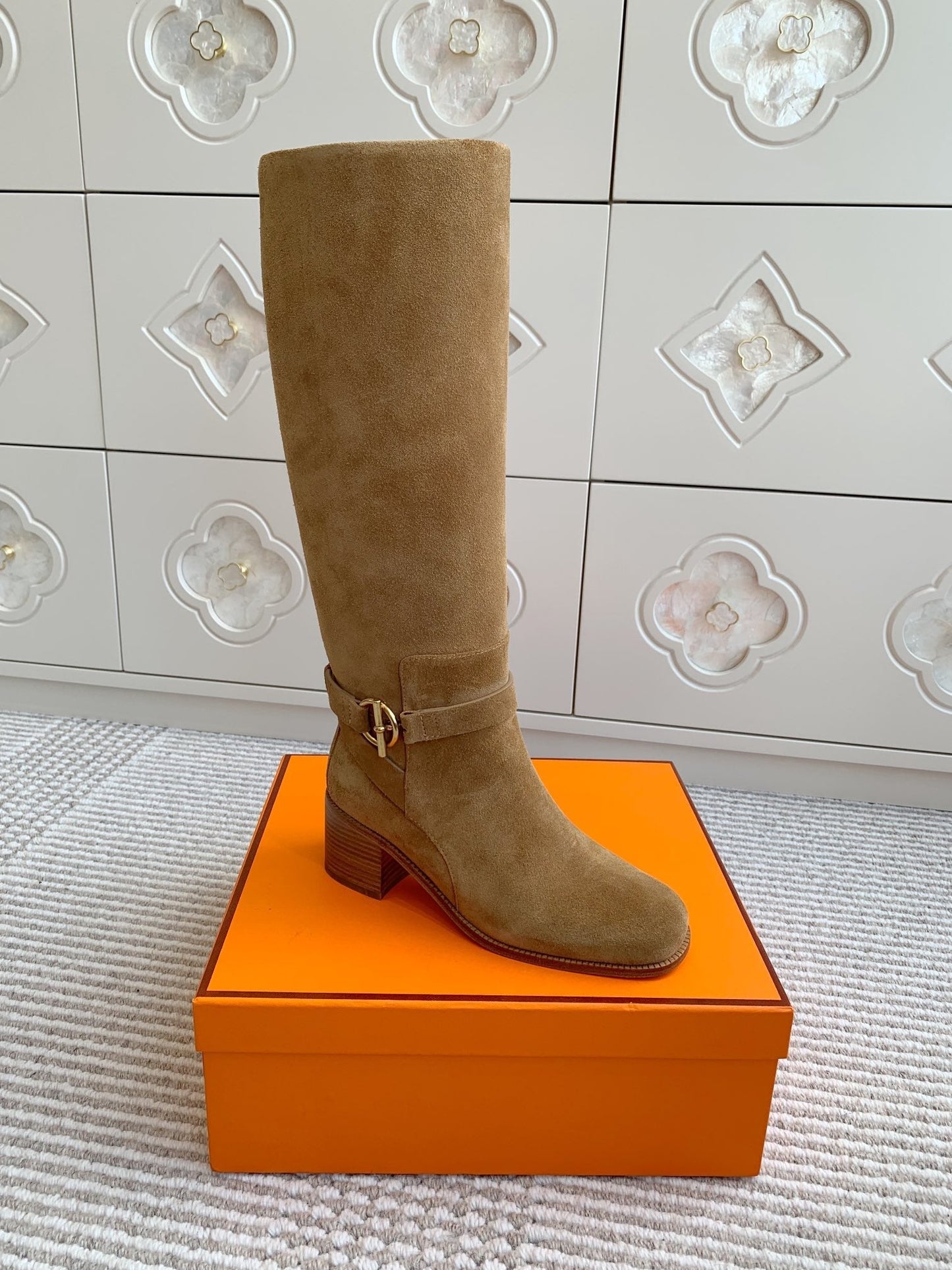 HM 25S TALL BOOTS 50 MM IN BROWN SUEDE WITH GOLD HARDWARE - 35