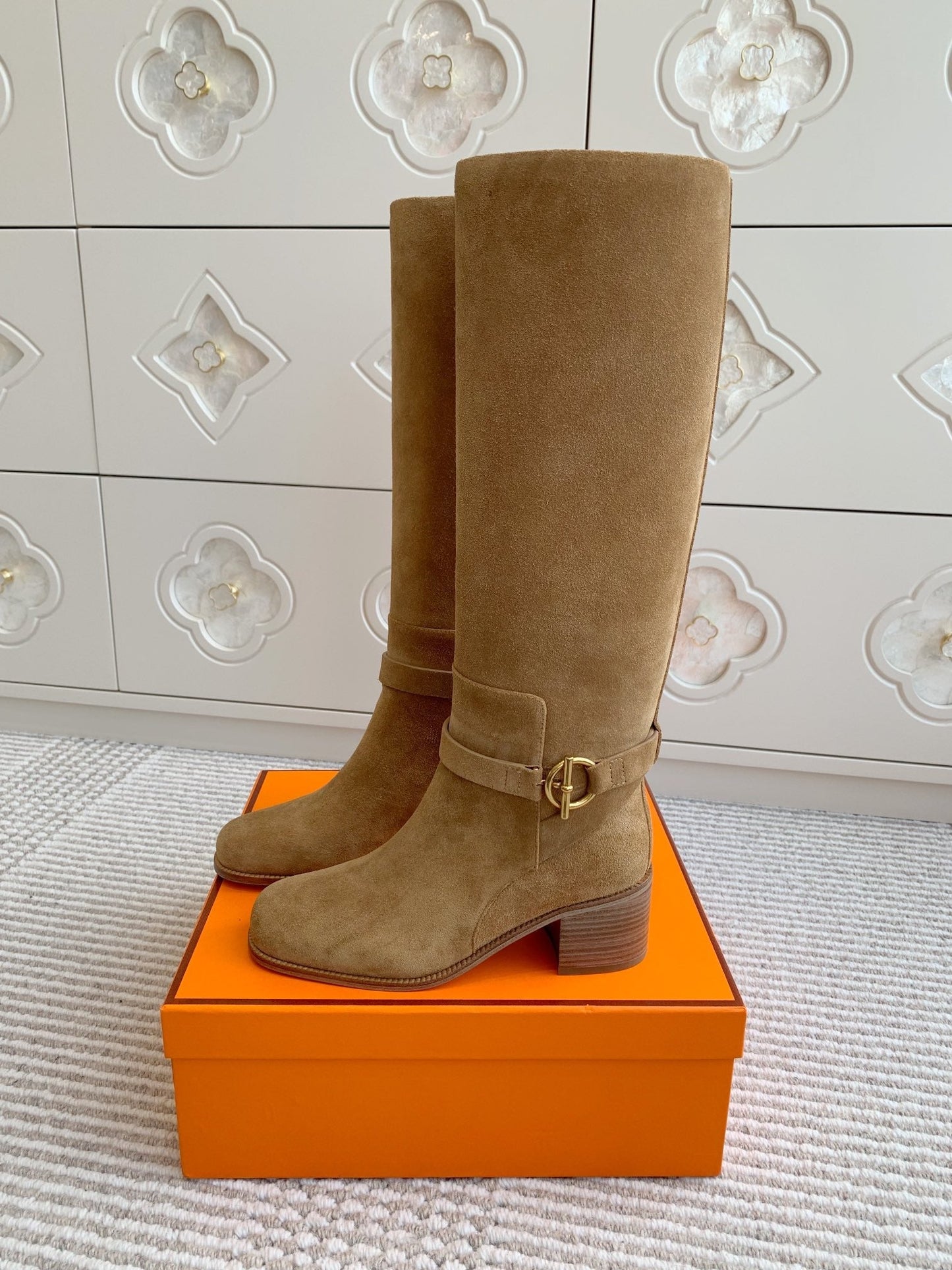 HM 25S TALL BOOTS 50 MM IN BROWN SUEDE WITH GOLD HARDWARE - 35