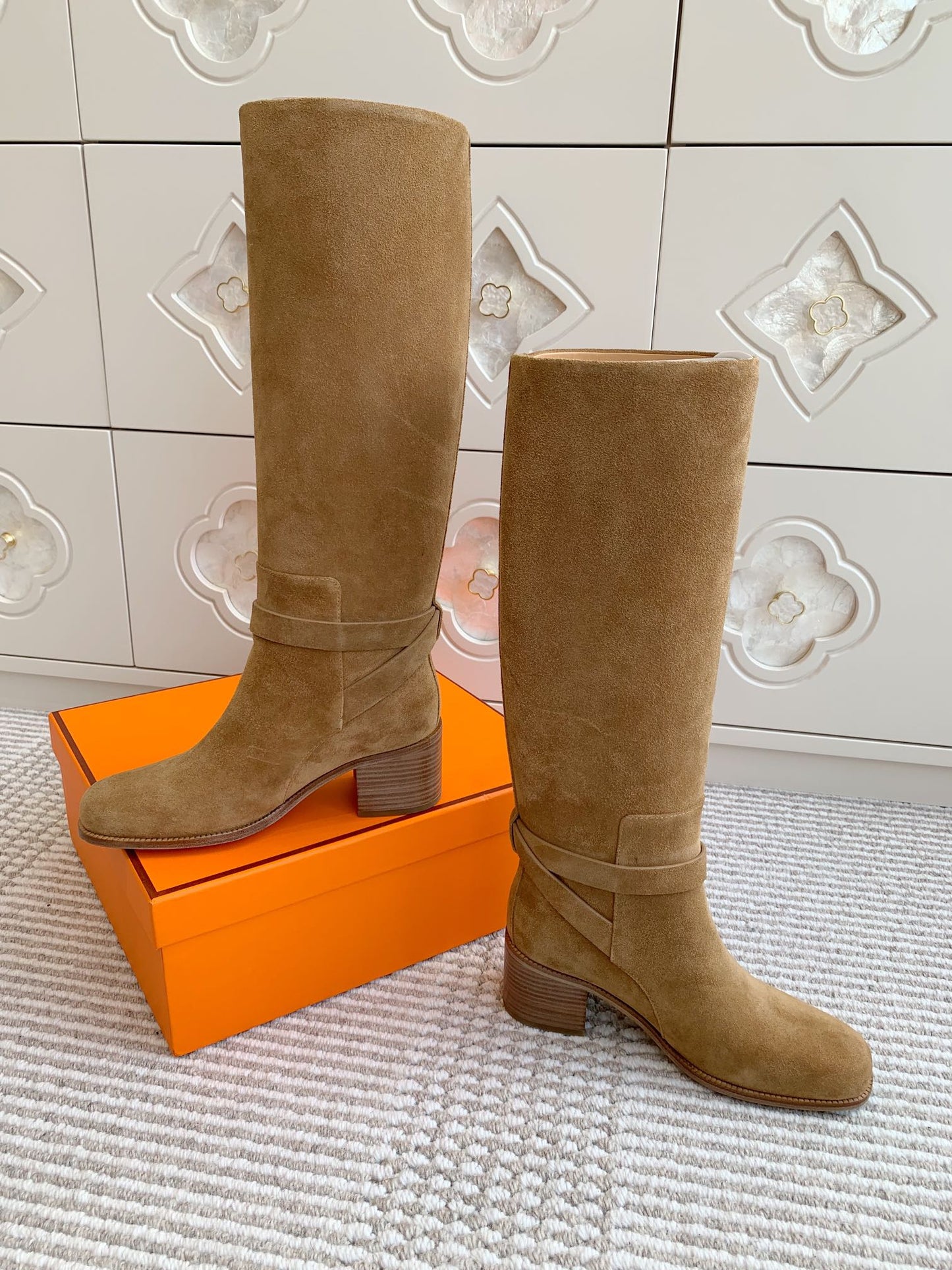 HM 25S TALL BOOTS 50 MM IN BROWN SUEDE WITH GOLD HARDWARE - 35