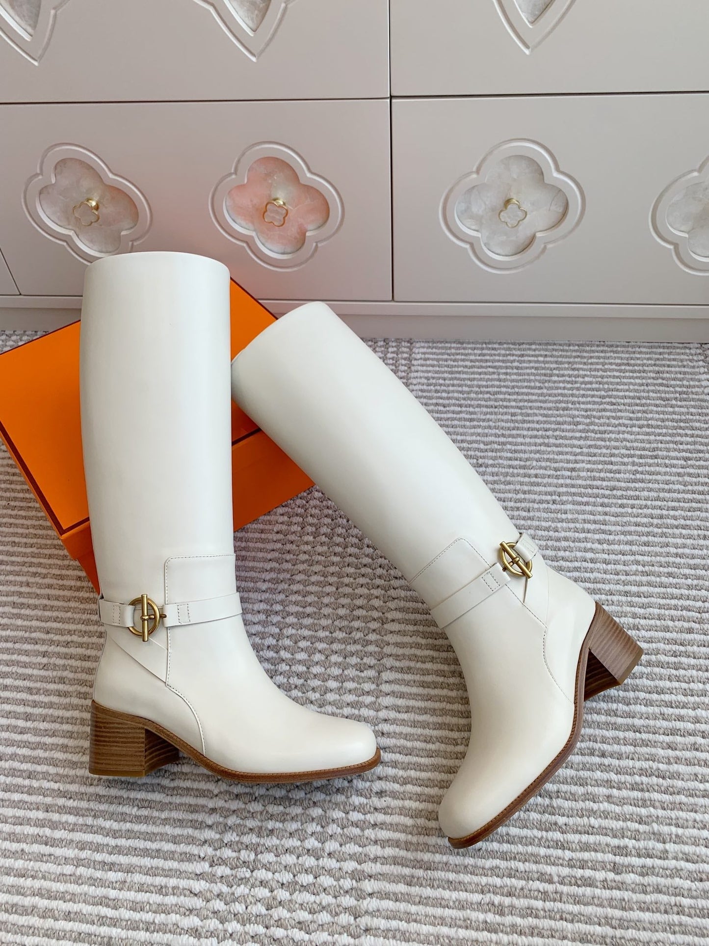 HM 25S TALL BOOTS 50 MM IN WHITE CALFSKIN WITH GOLD HARDWARE - 35
