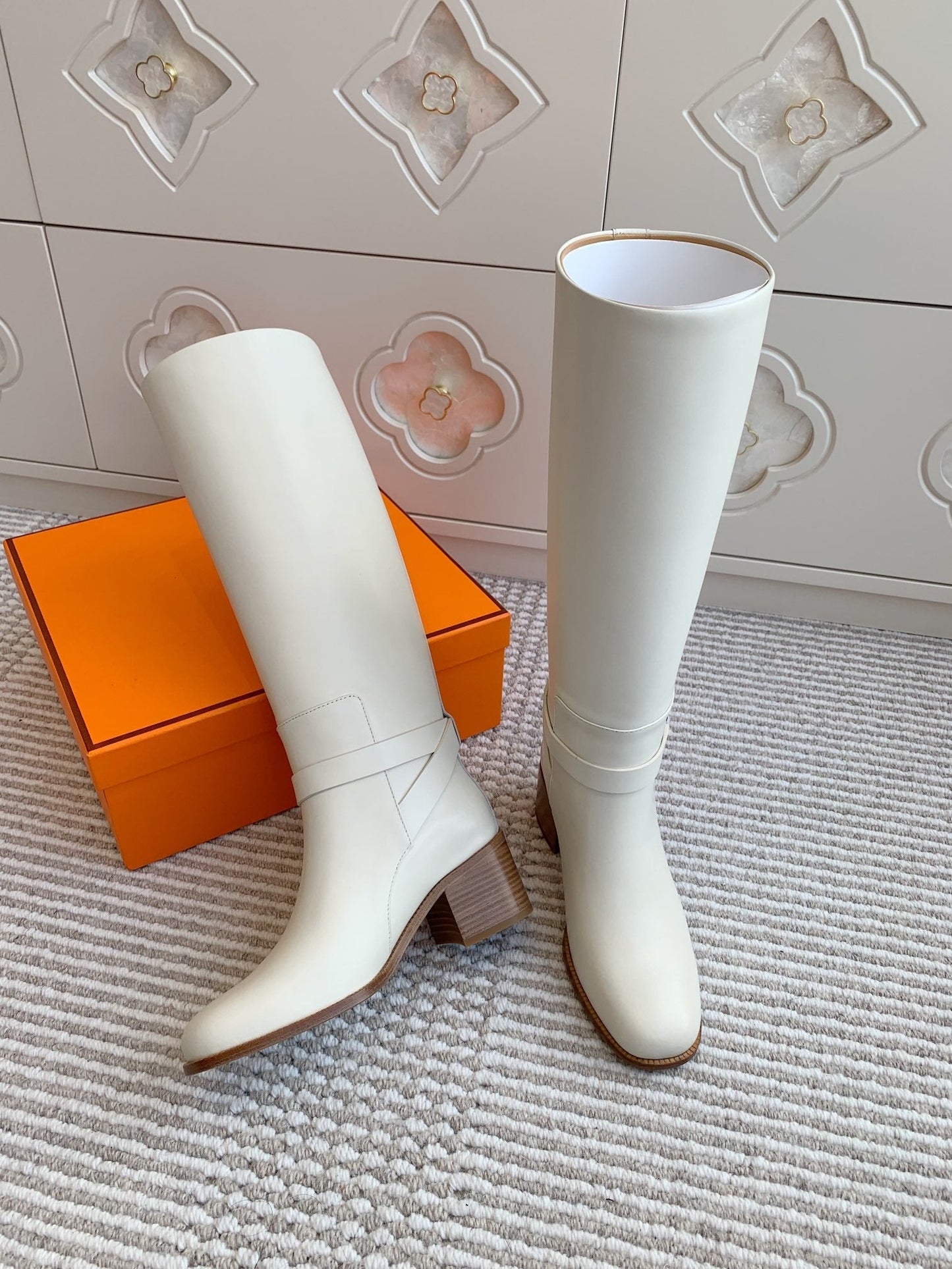 HM 25S TALL BOOTS 50 MM IN WHITE CALFSKIN WITH GOLD HARDWARE - 35