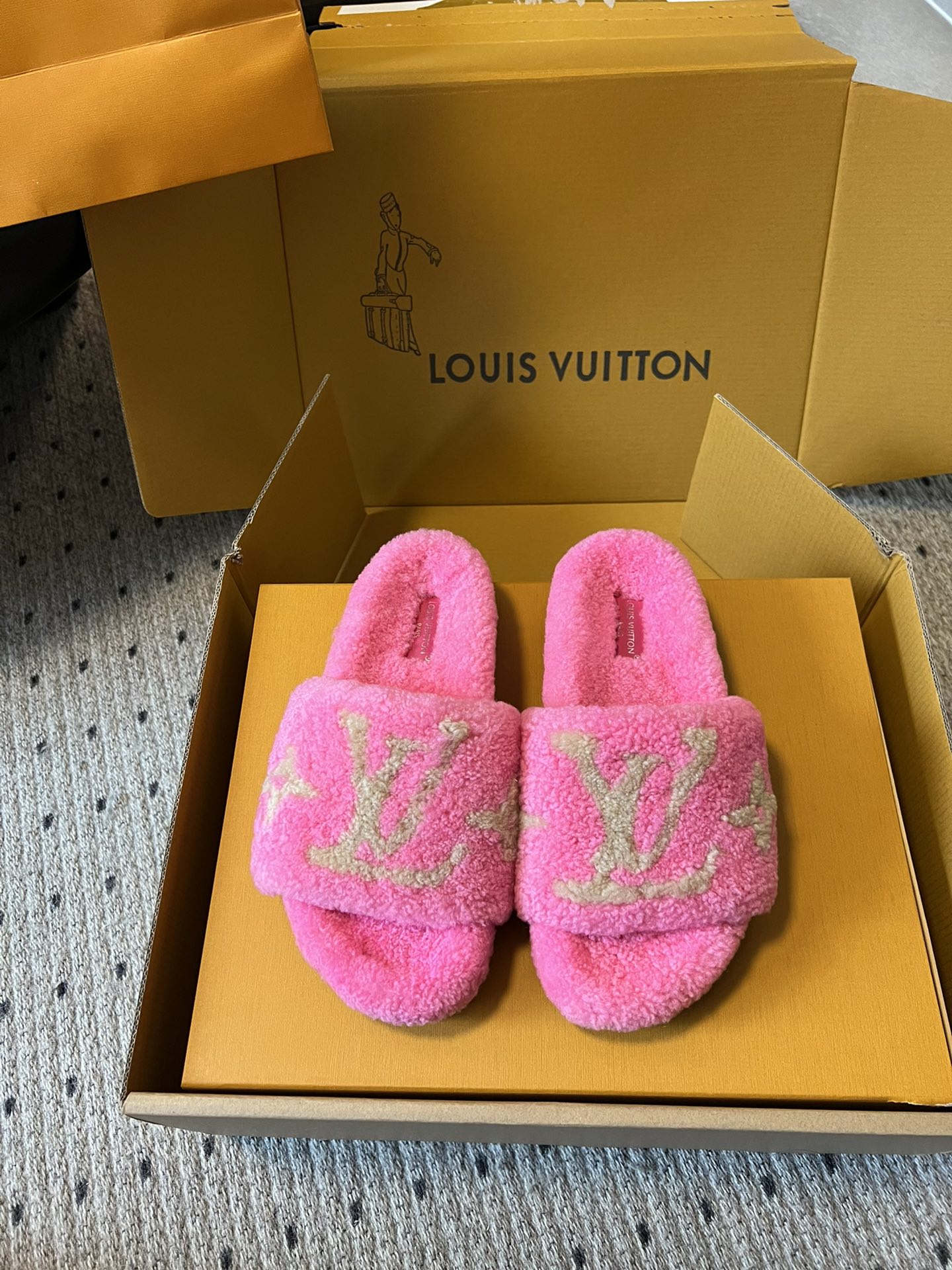 SLIPPER IN BRIGHT PINK FLEECE WITH CAMEL BEIGE LOGO - 35
