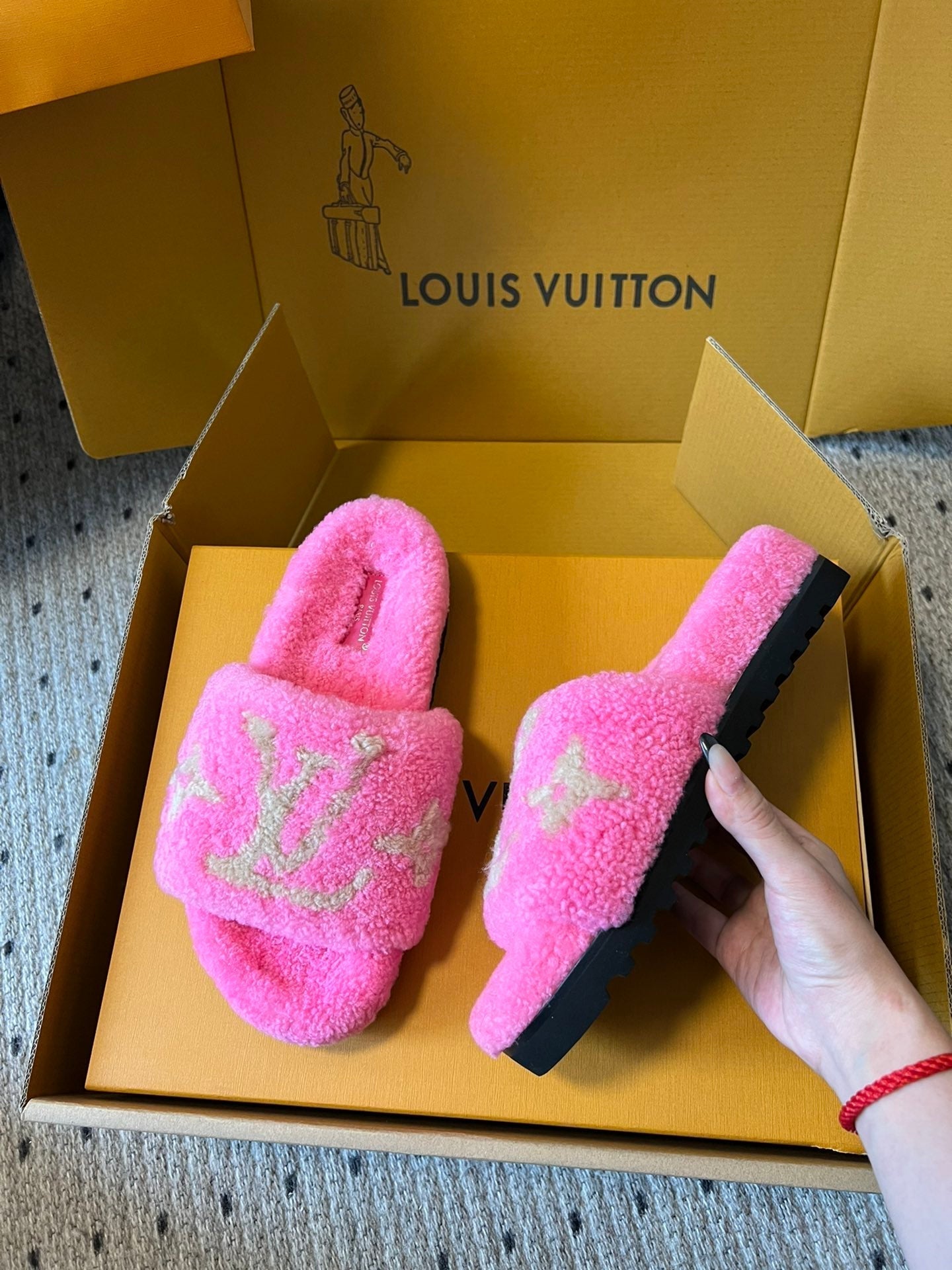 SLIPPER IN BRIGHT PINK FLEECE WITH CAMEL BEIGE LOGO - 35