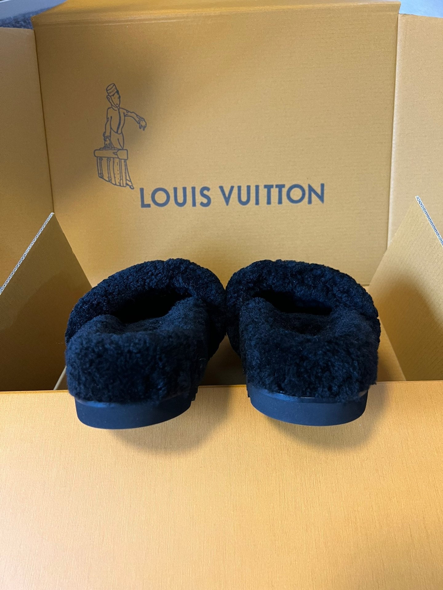 SLIPPER IN BLACK FLEECE WITH BEIGE LOGO - 35
